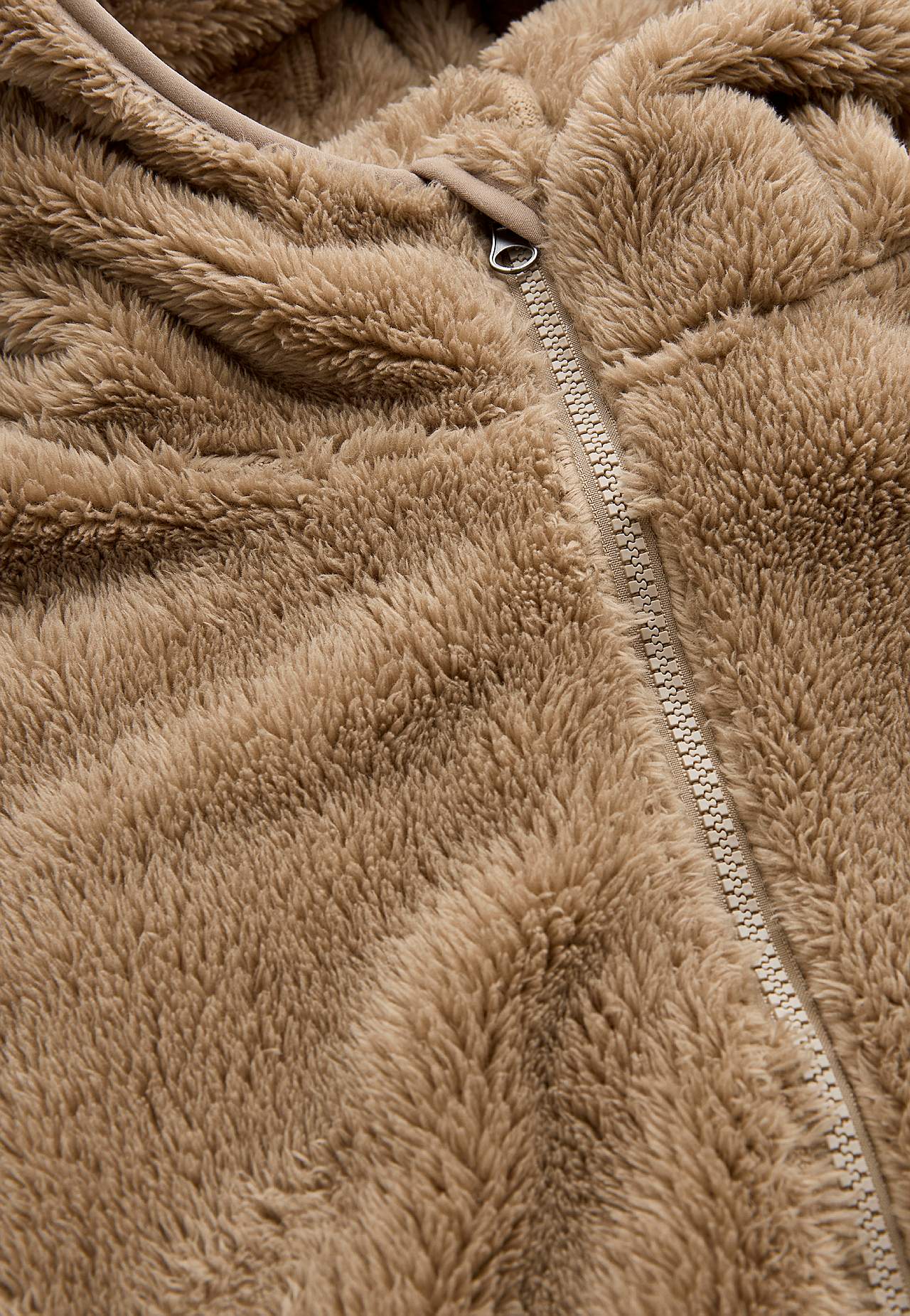 Knusse fleece-jas met capuchon
