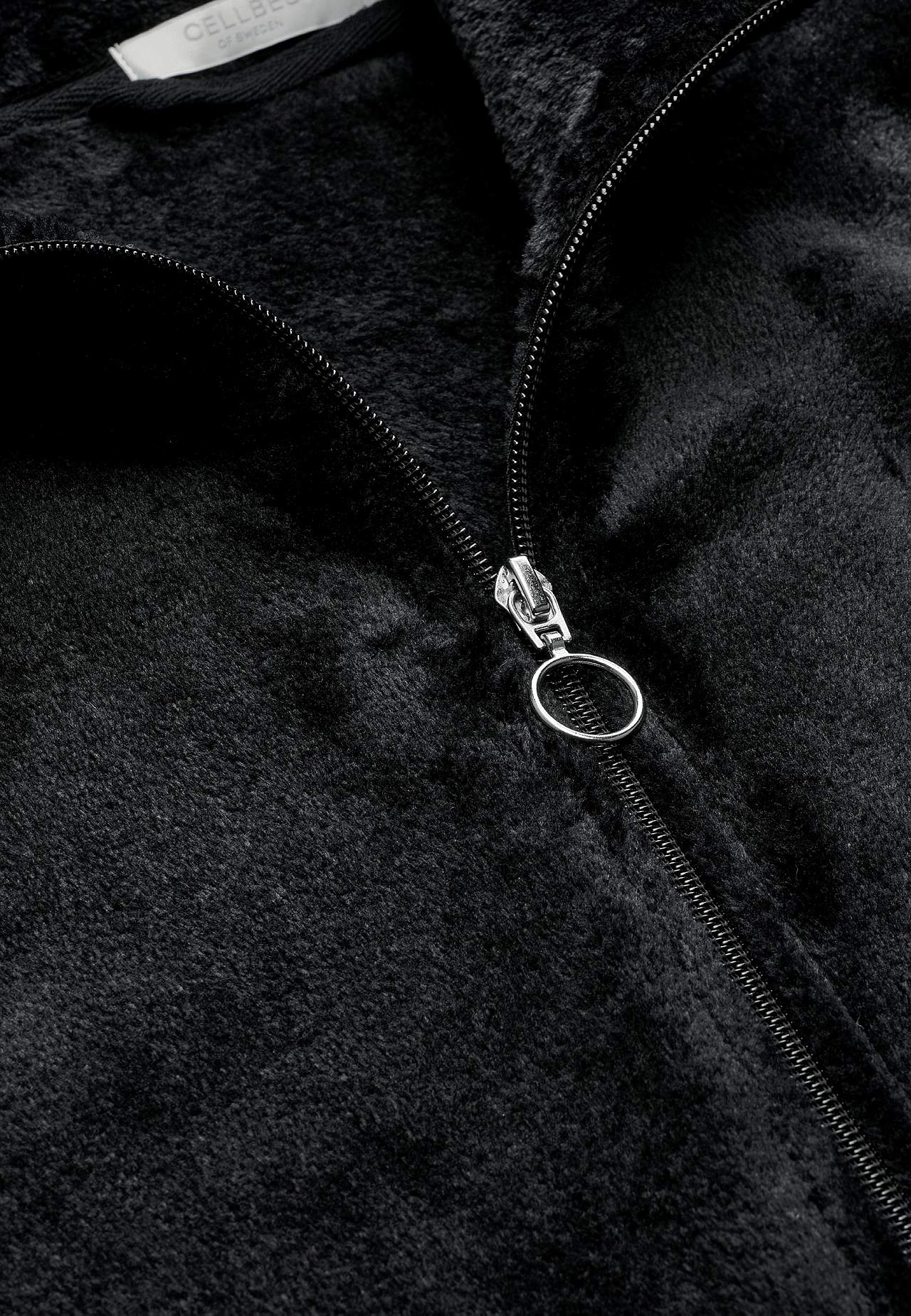 Kamerjas van vacht met zijzakken