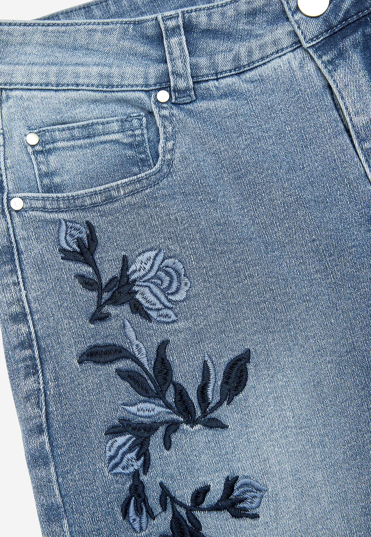 Enkeljeans met borduurwerk