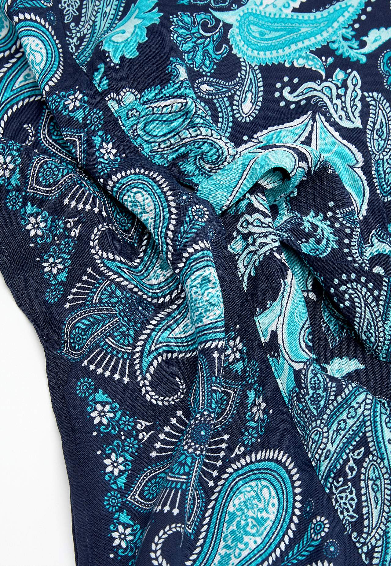 Strandkaftan met riem stropdas en een paisleypatroon