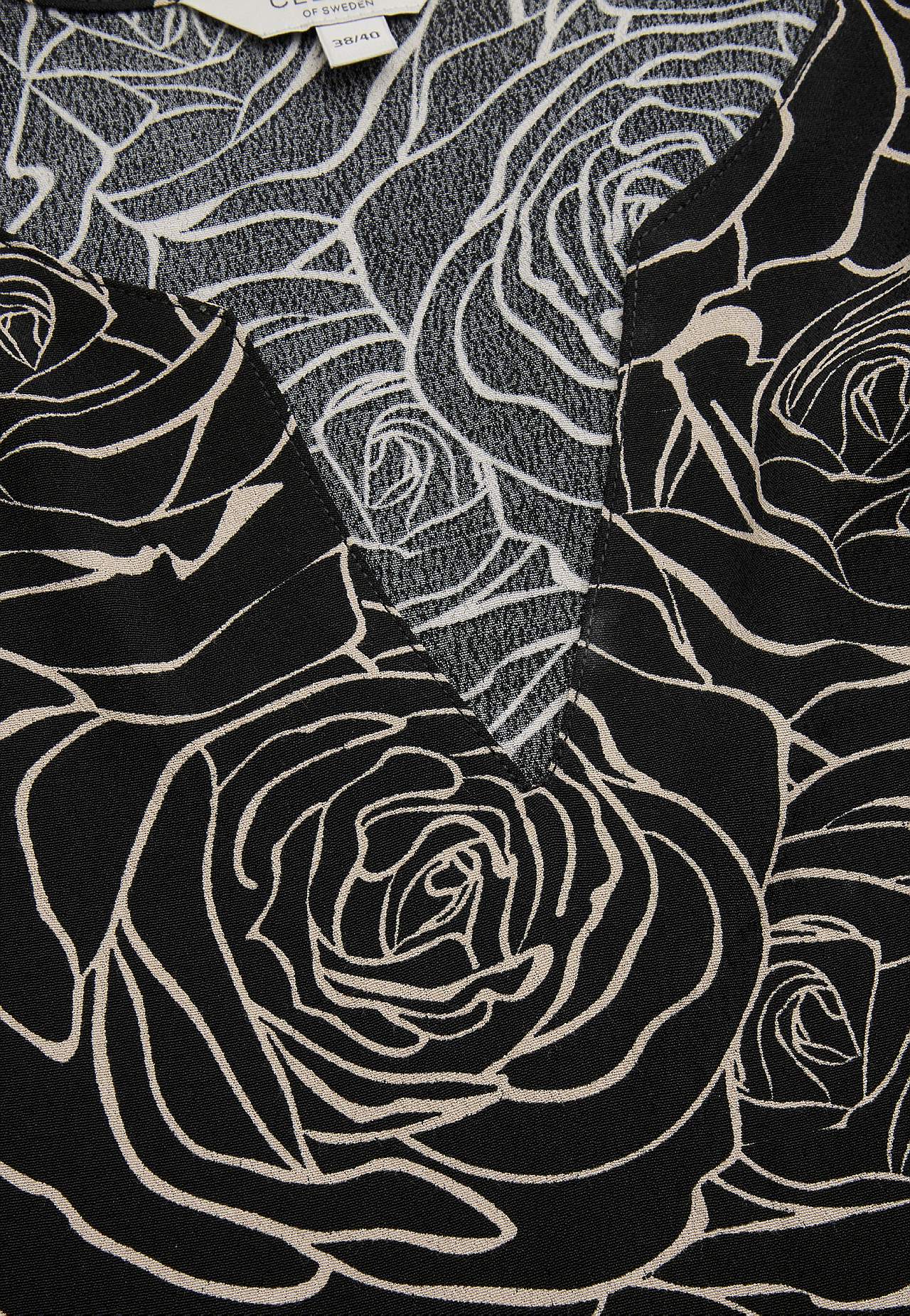Bloes van viscose met een bloemenpatroon