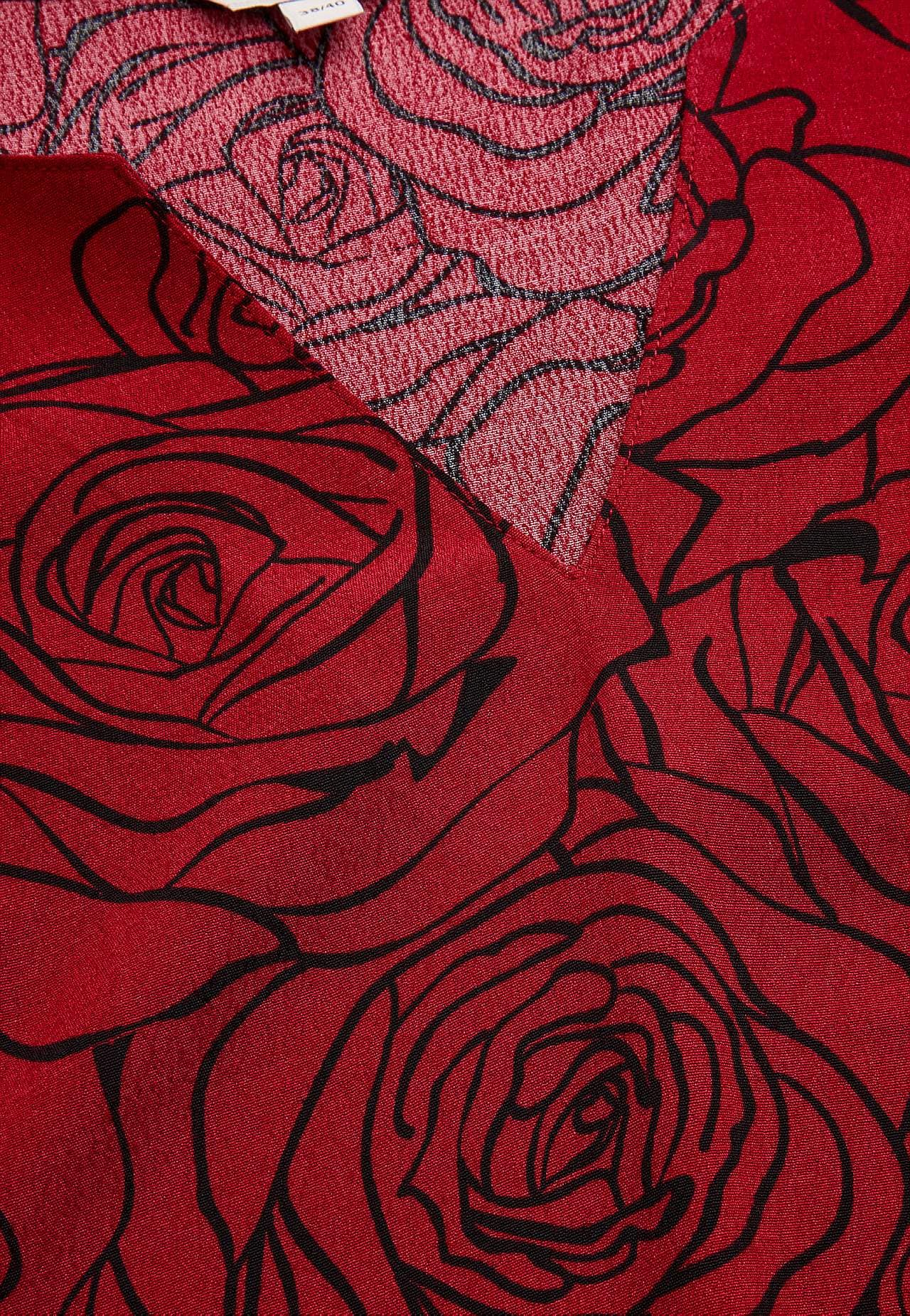 Bloes van viscose met een bloemenpatroon
