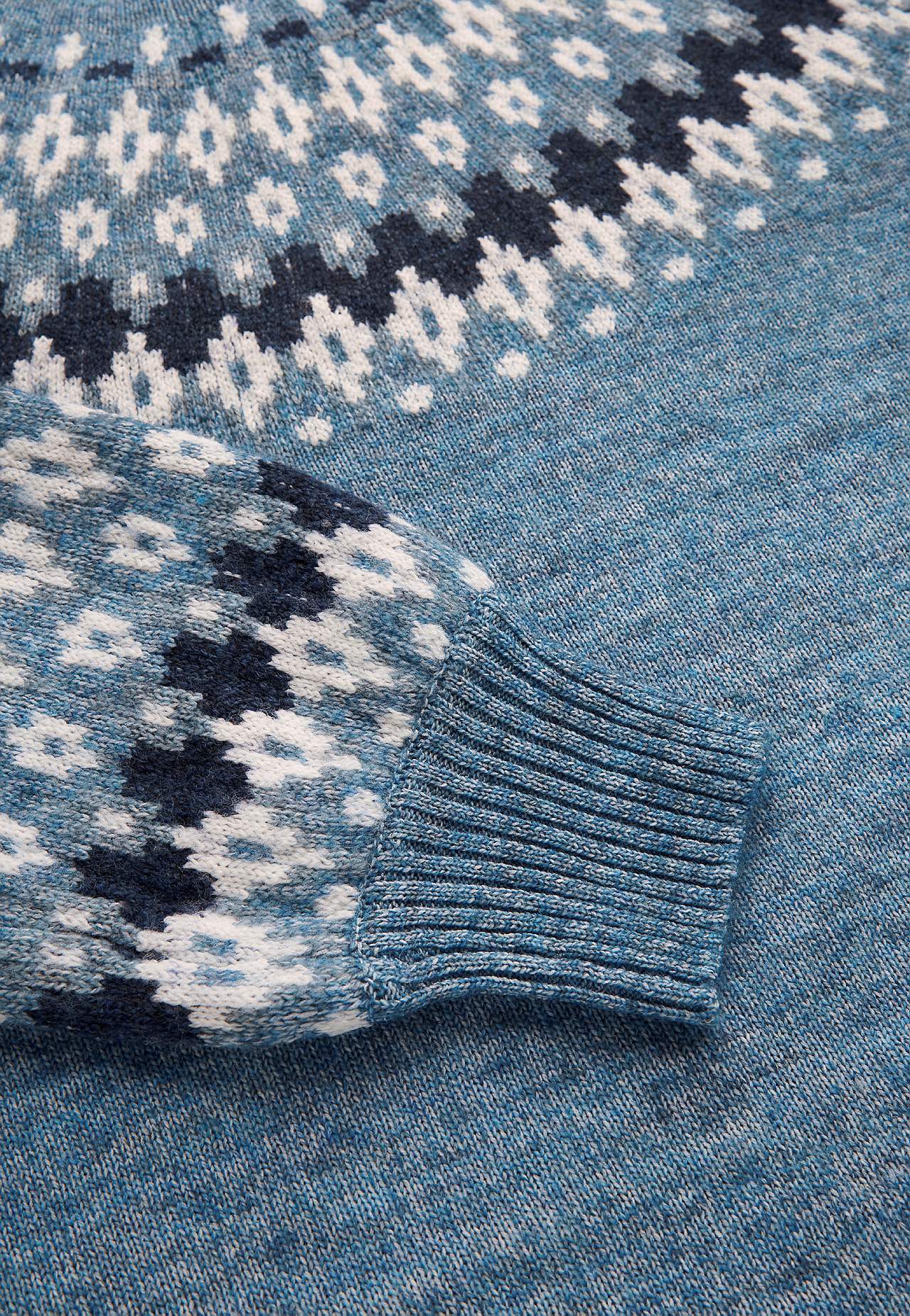 Gebreide trui met een jacquard patroon
