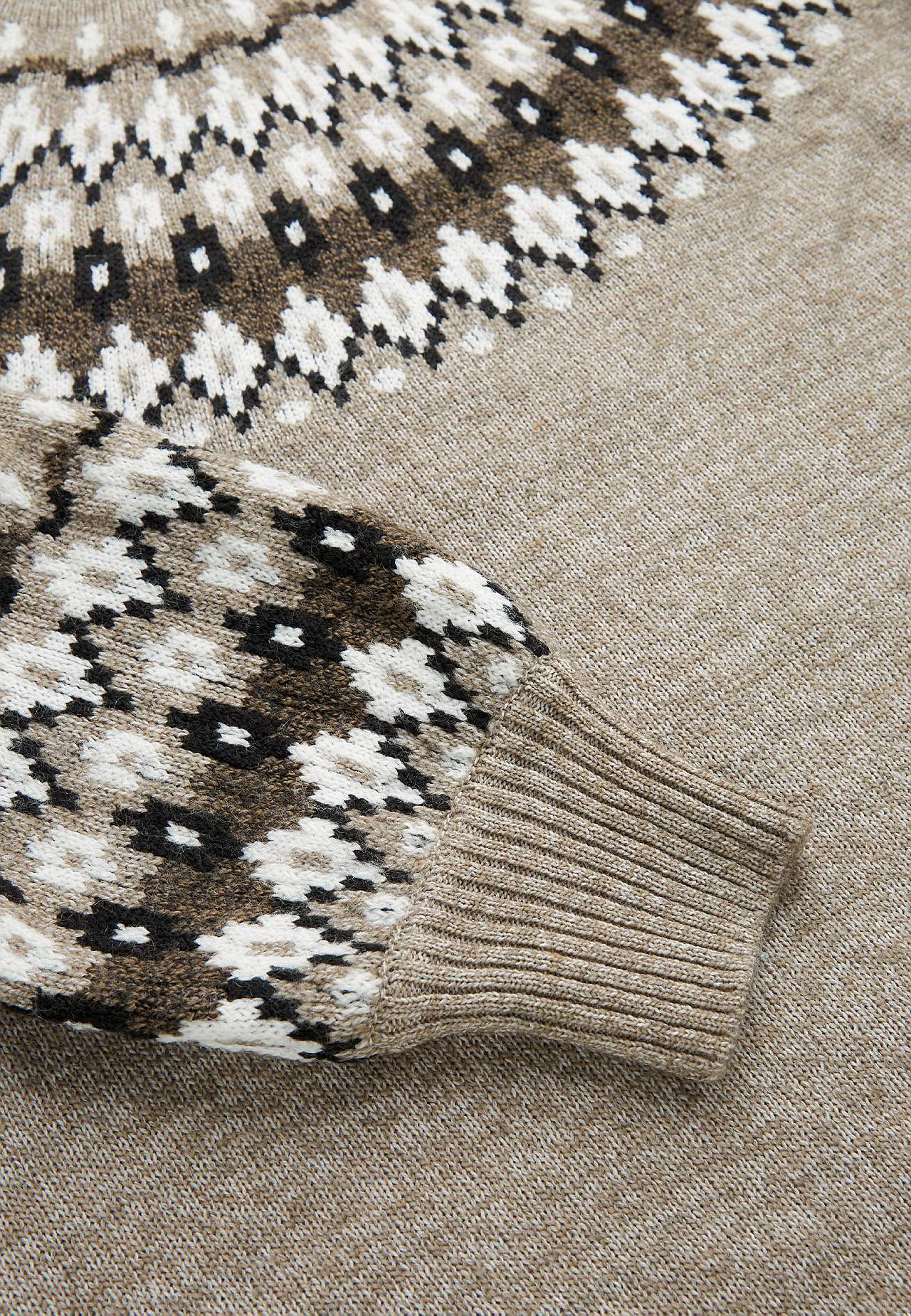 Gebreide trui met een jacquard patroon