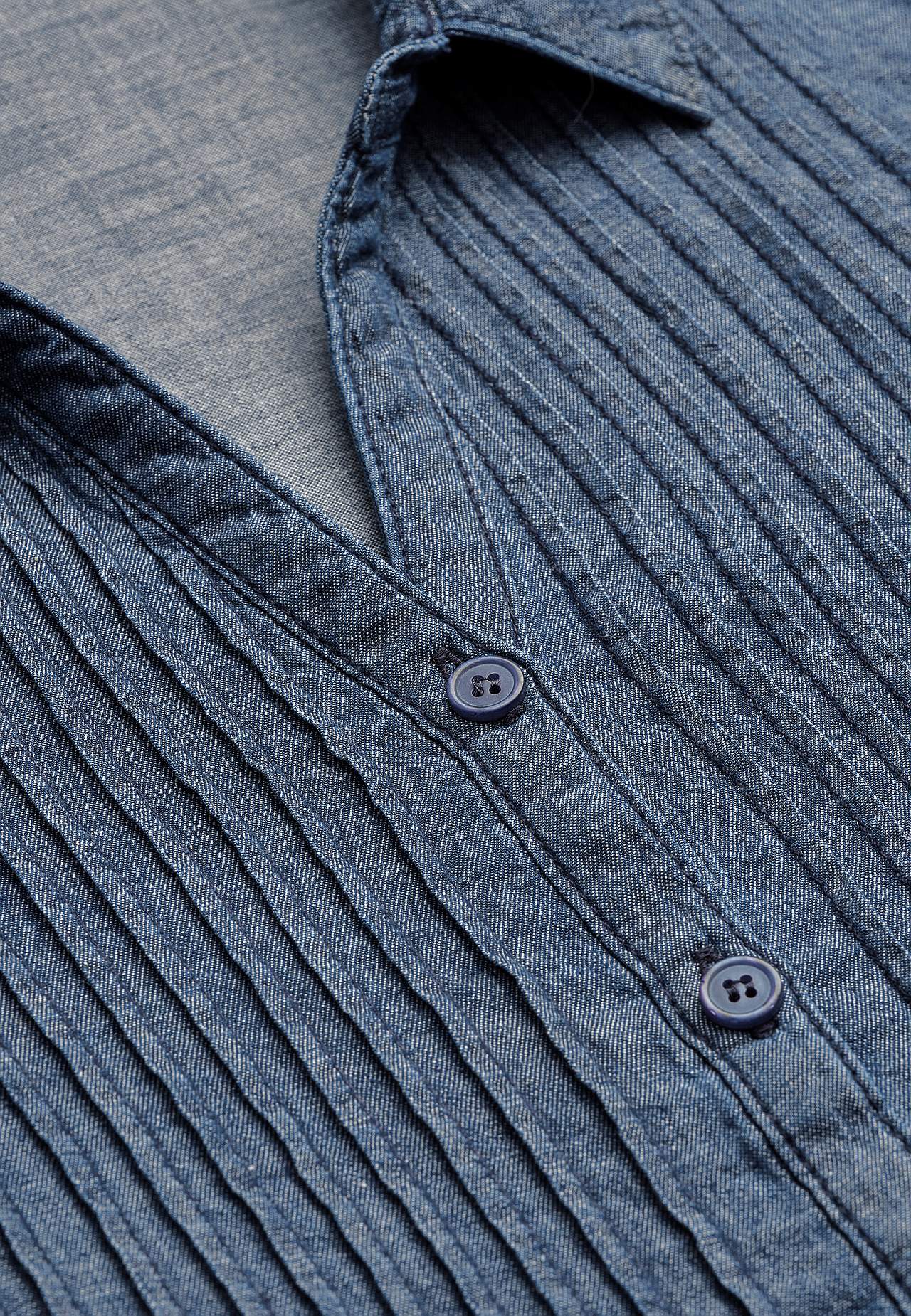 Denim blouse met genaaide plooien