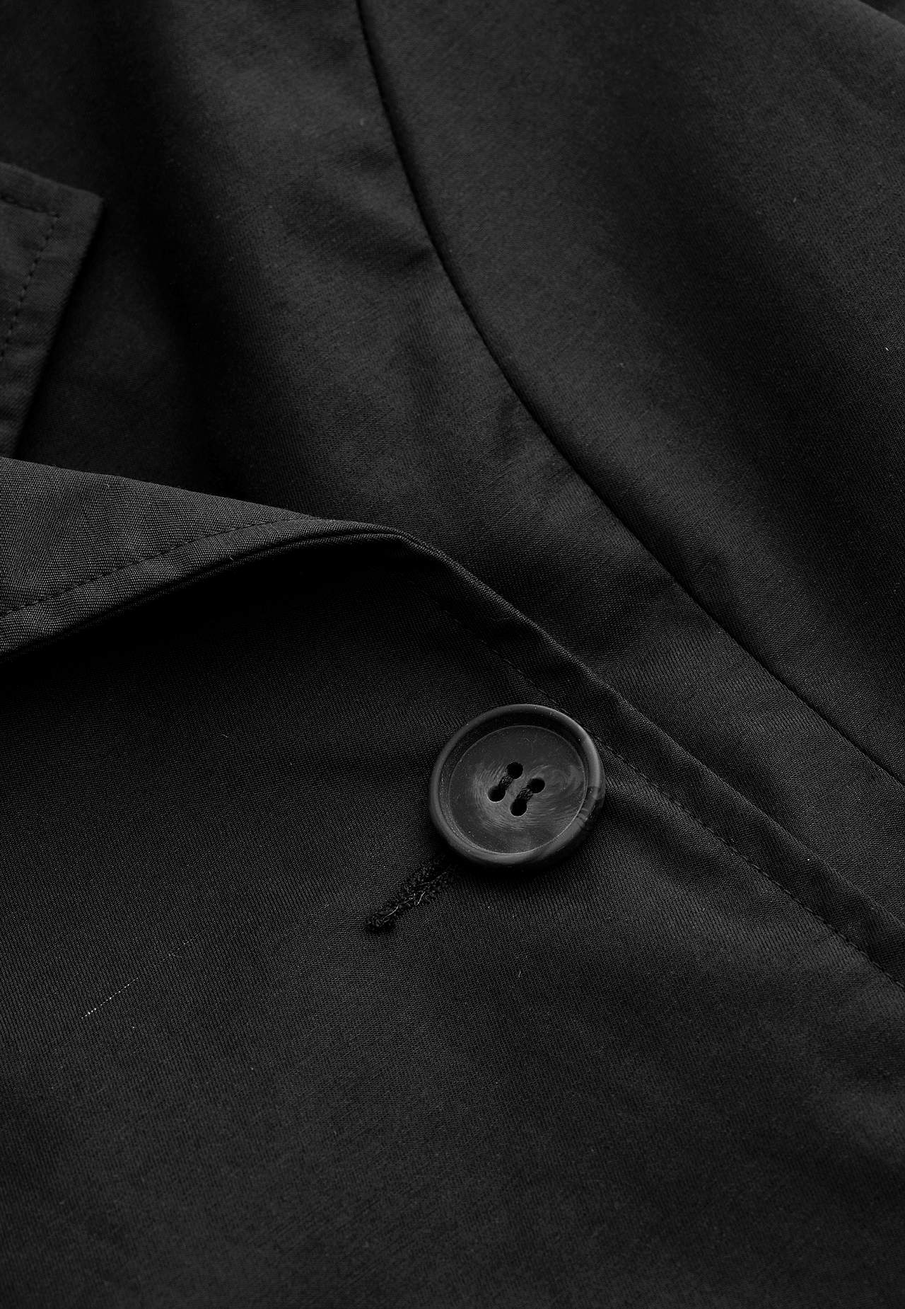 Dubbel-borstige en korte trenchcoat
