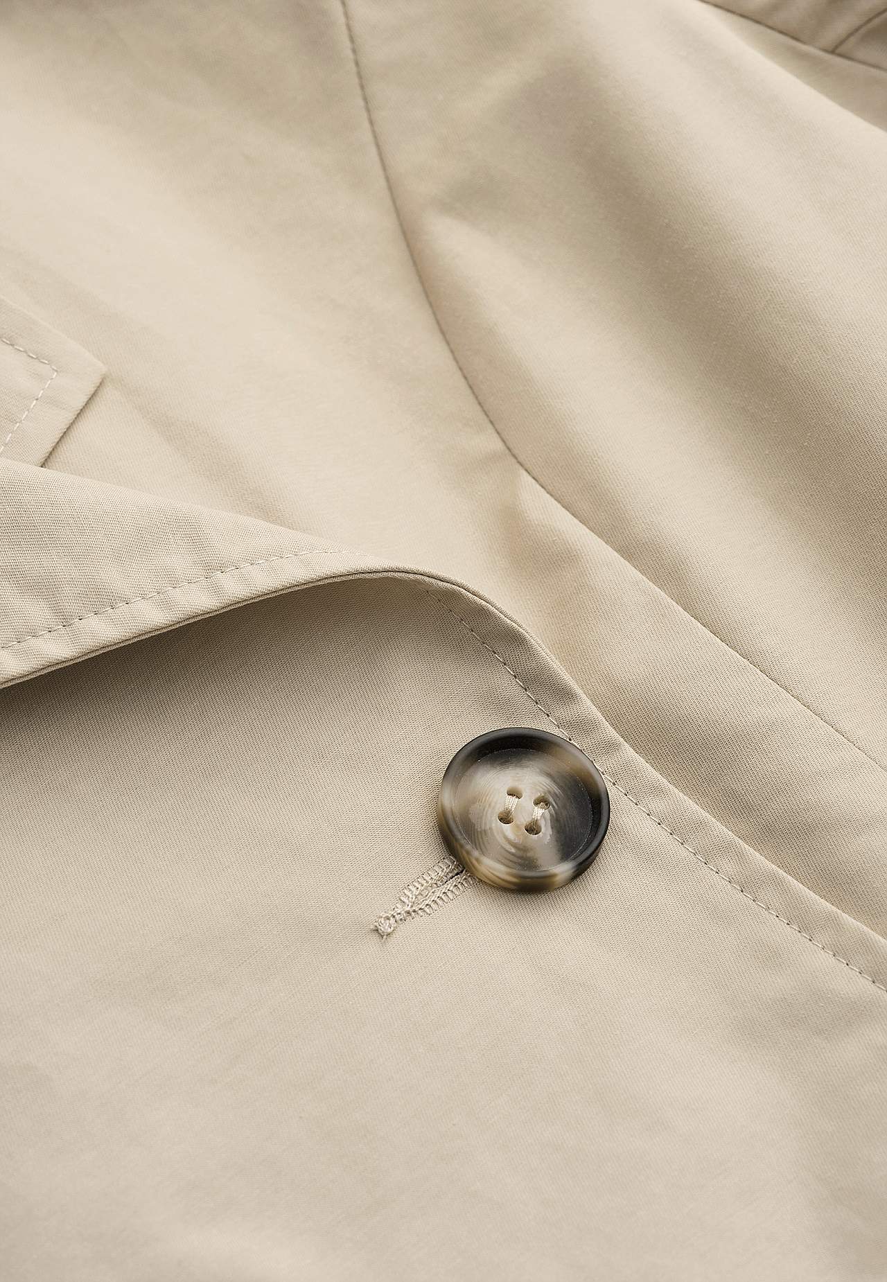 Dubbel-borstige en korte trenchcoat