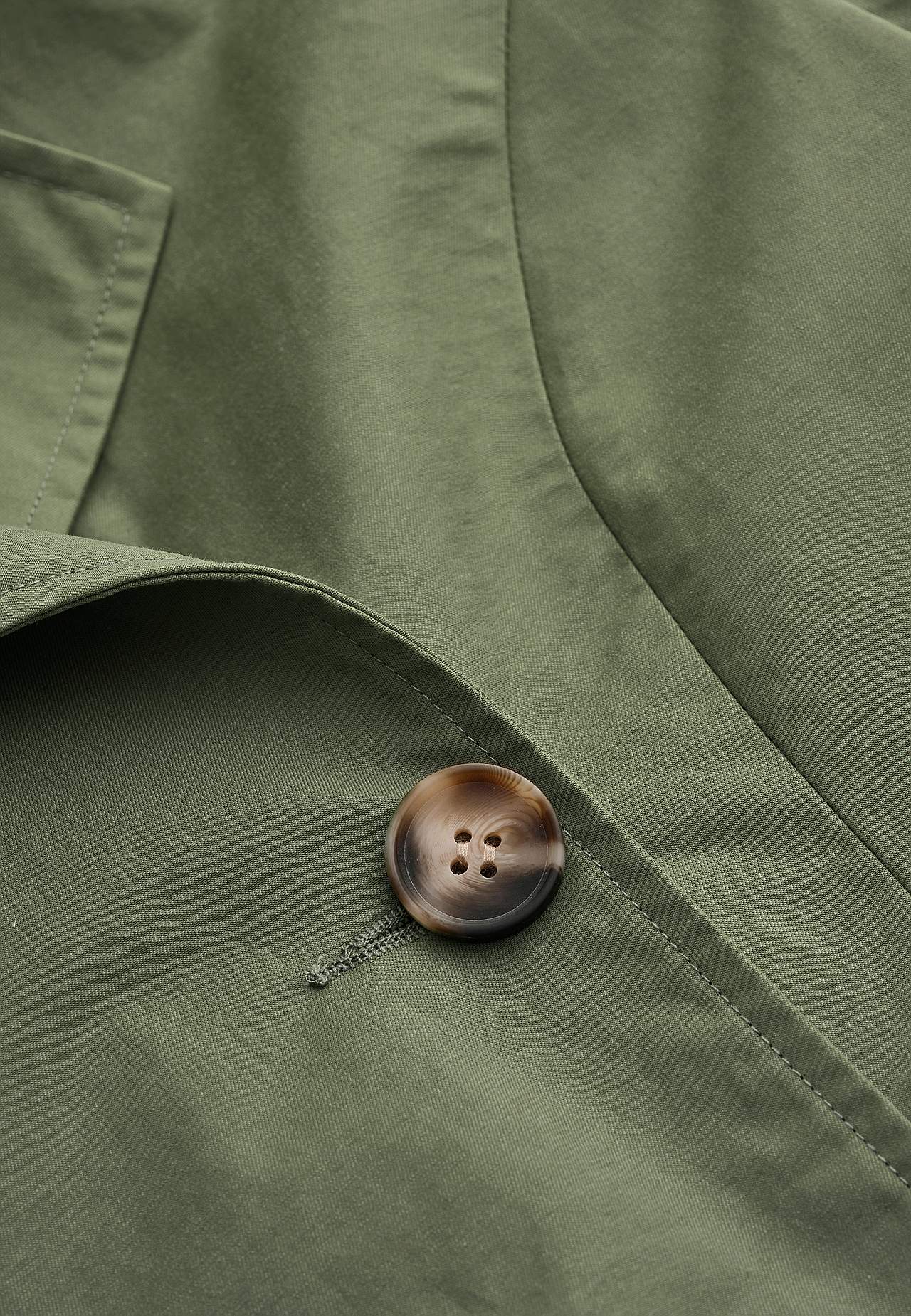 Dubbel-borstige en korte trenchcoat