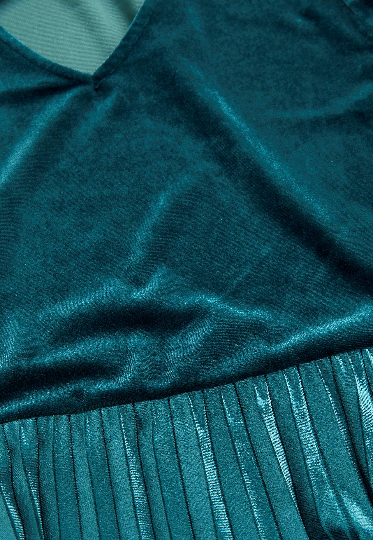 Geplisseerde velvet jurk met driekwart mouw