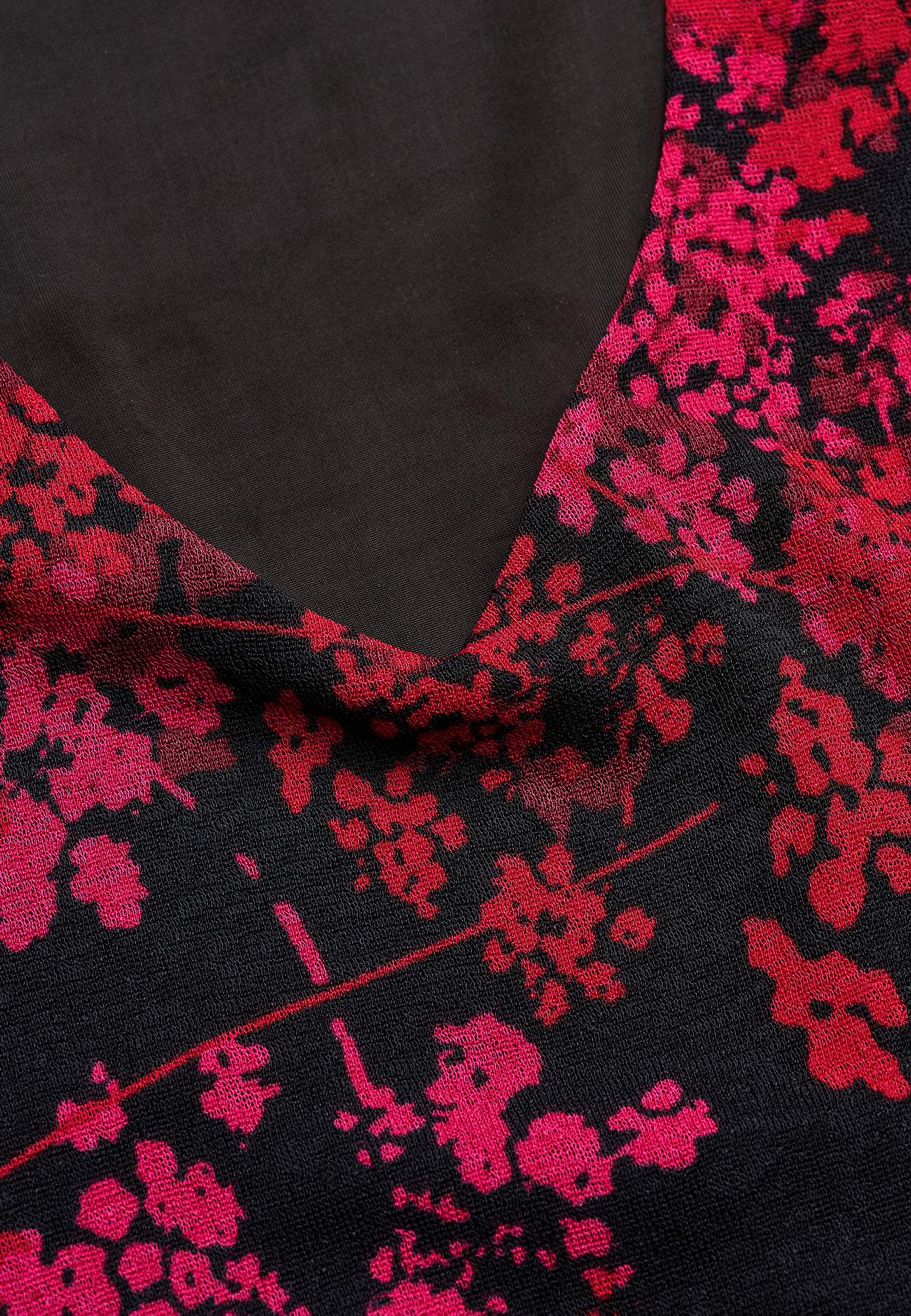 Tuniek met een bloemenpatroon