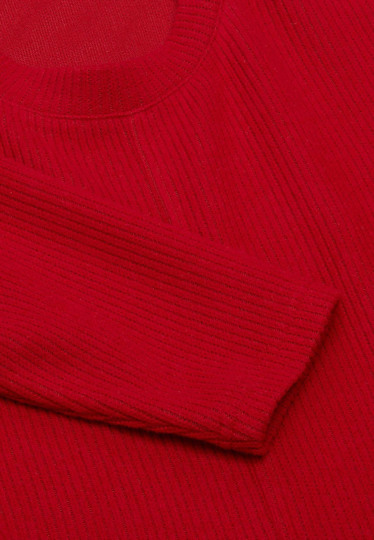 Super zachte trui met decoratieve middennaad Beata