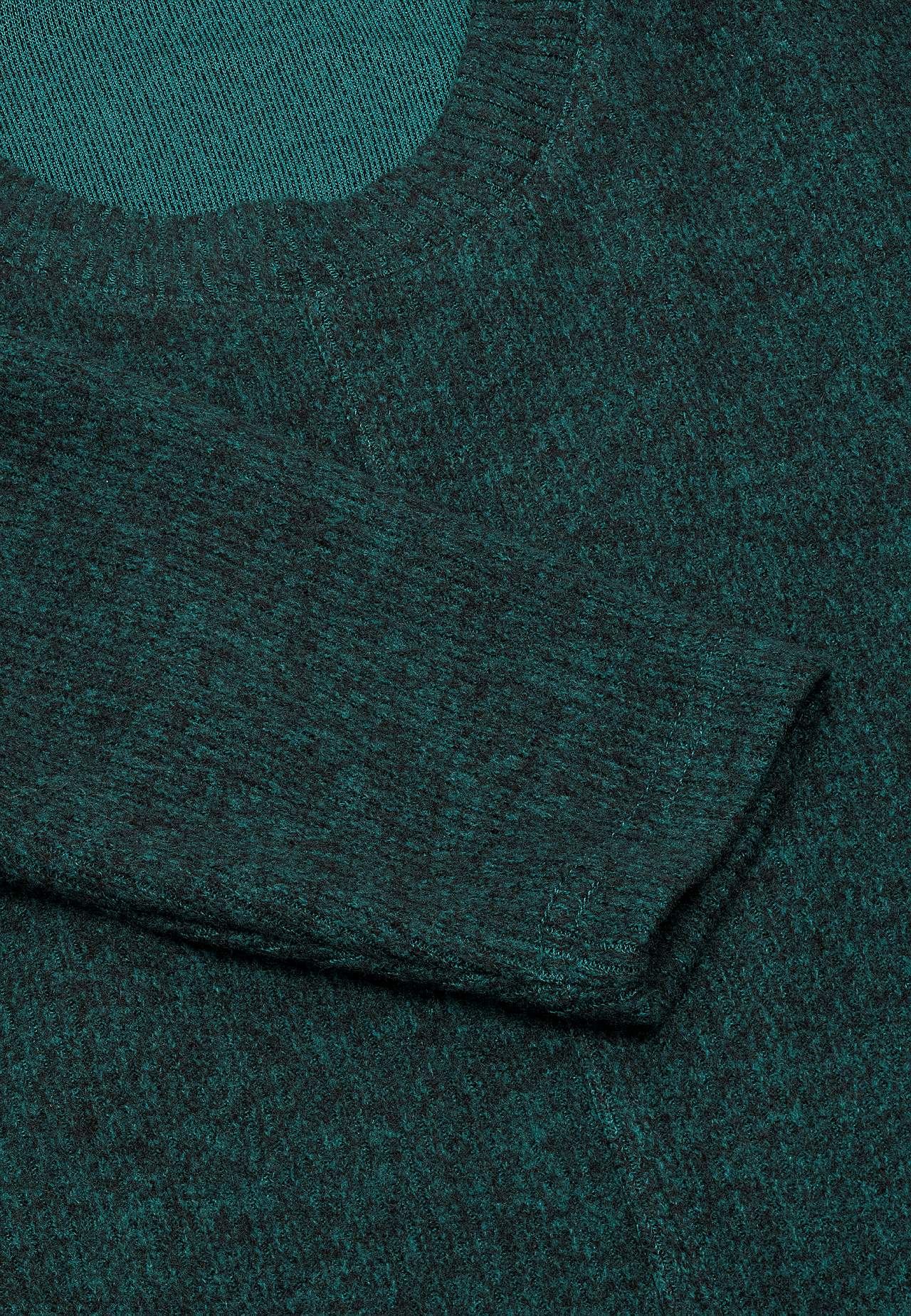 Super zachte trui met decoratieve middennaad Beata