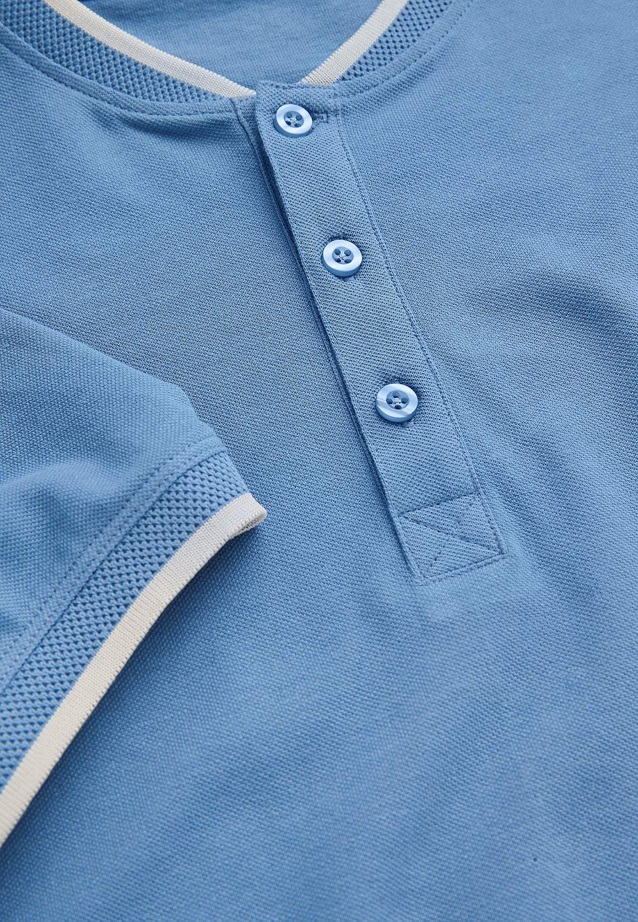 T-shirt met knoopsluiting