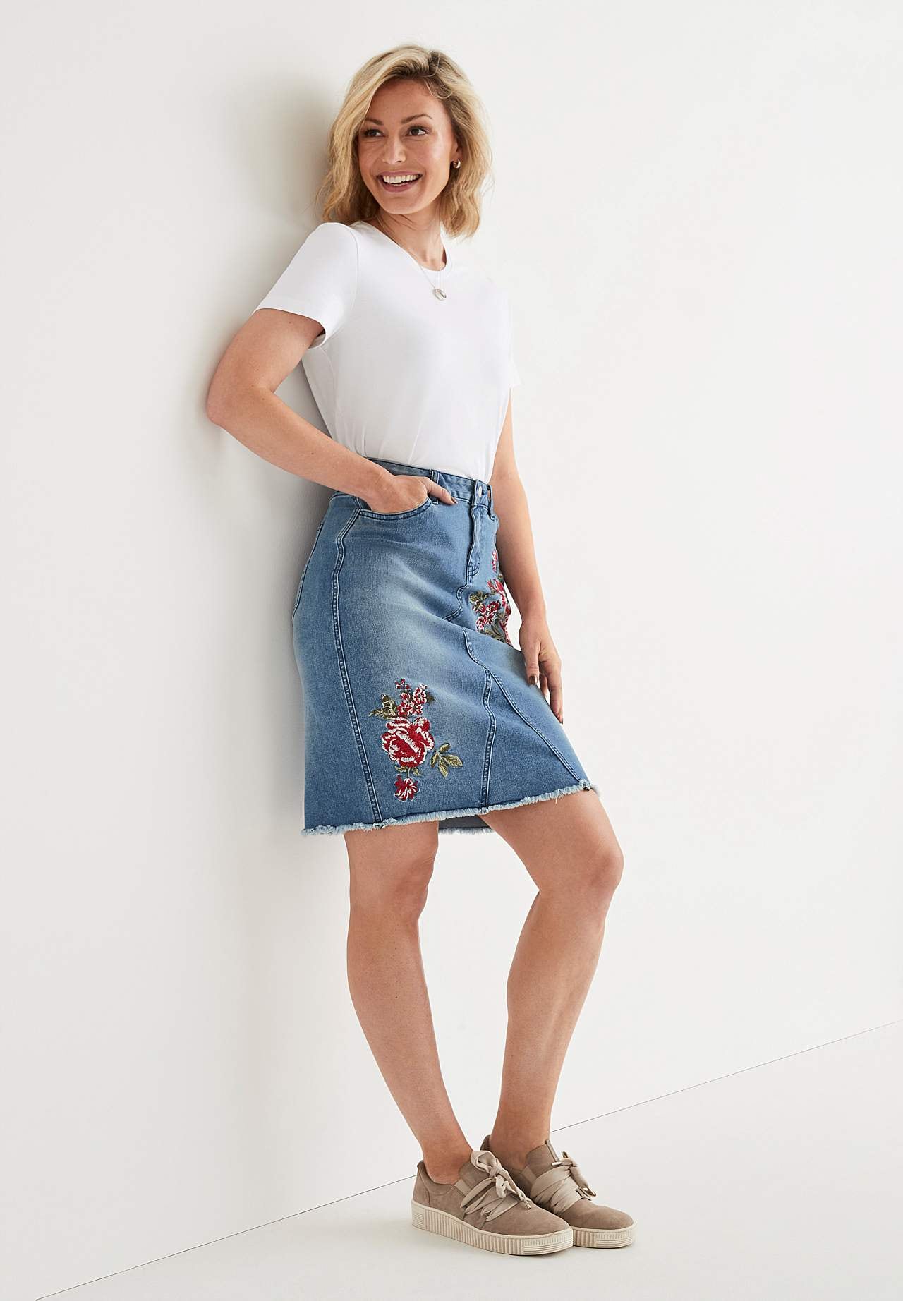 Denim rok met borduurwerken