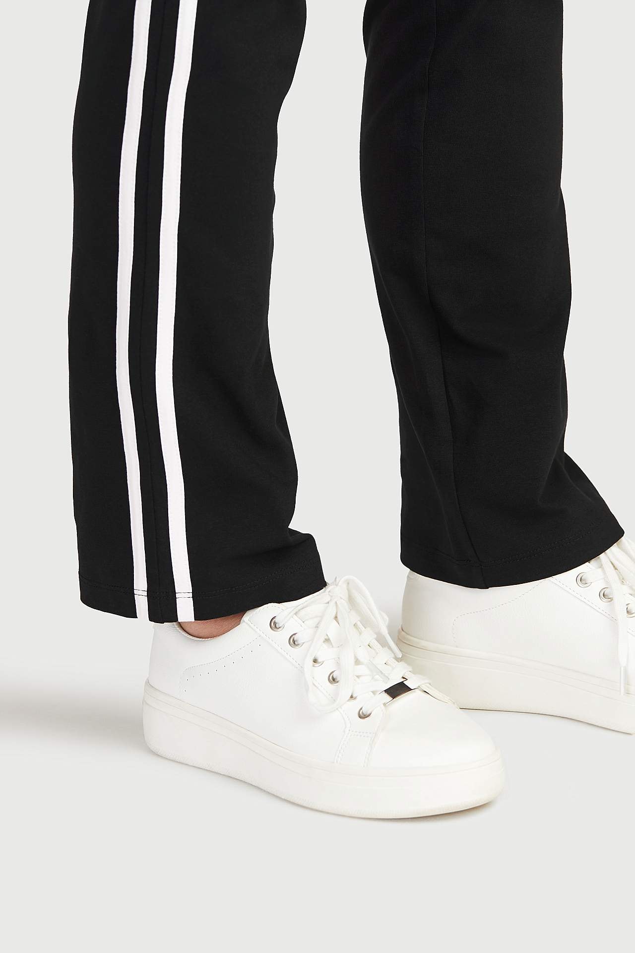 Trainingsbroek met decoratieve zijstrepen