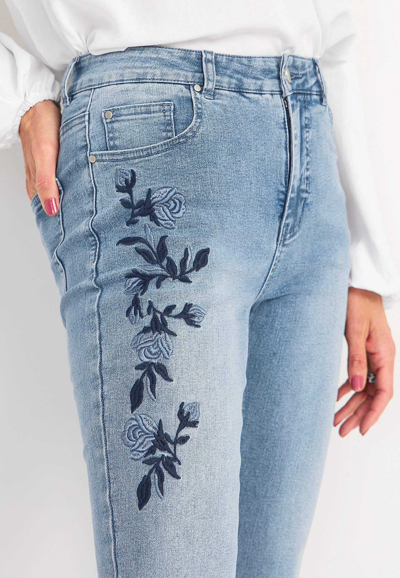Enkeljeans met borduurwerk