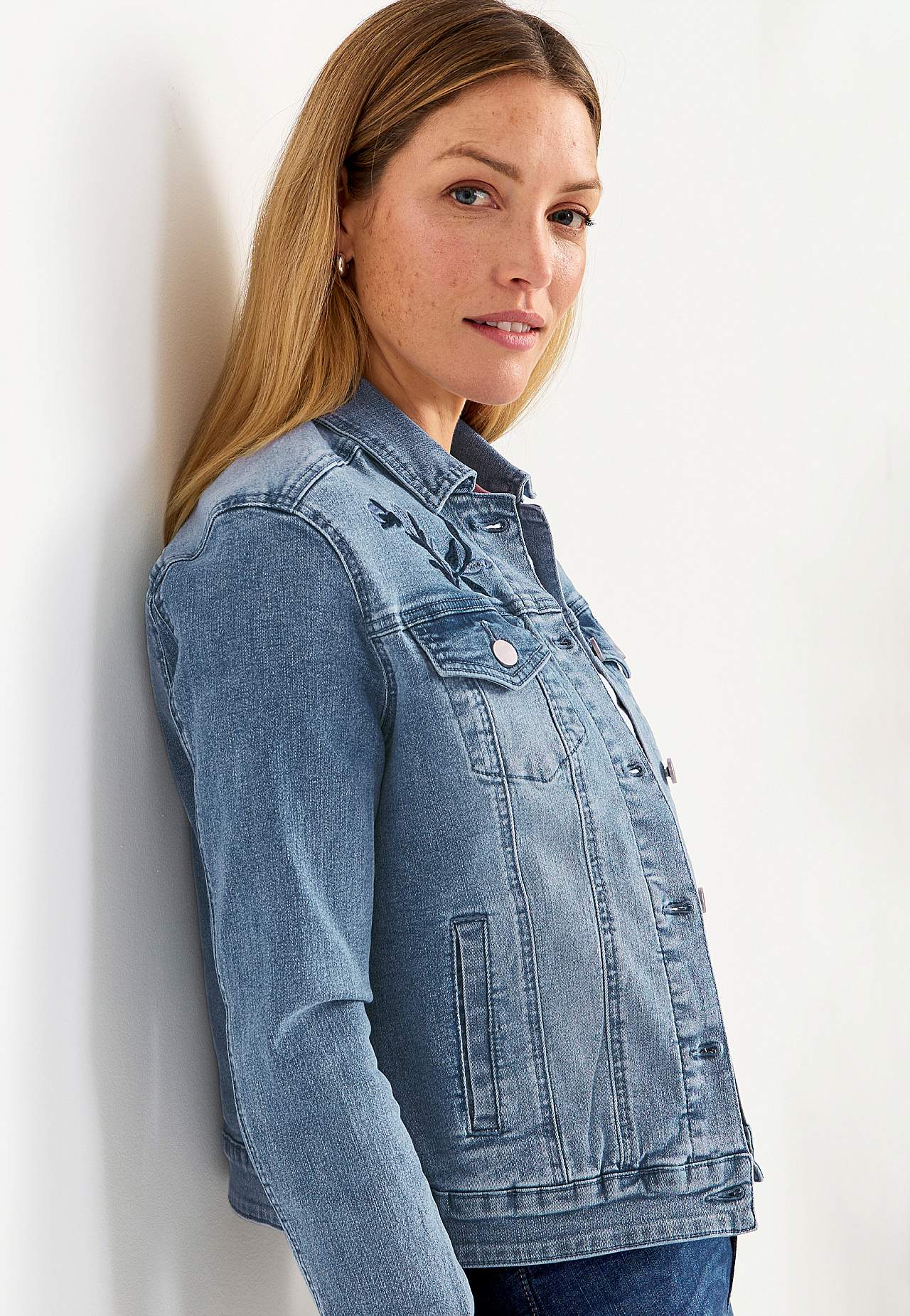 Denim jas met borduurwerken