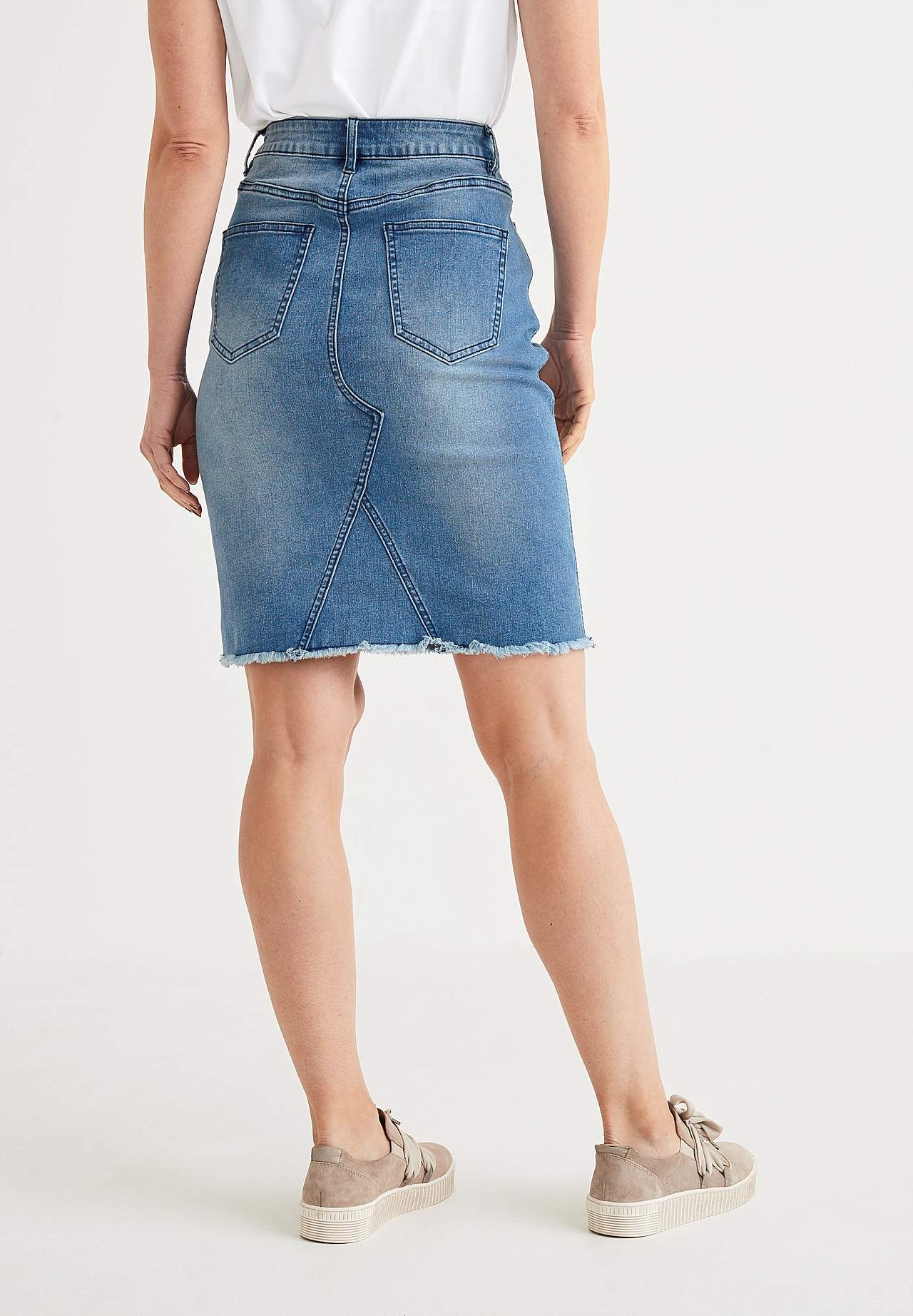 Denim rok met borduurwerken