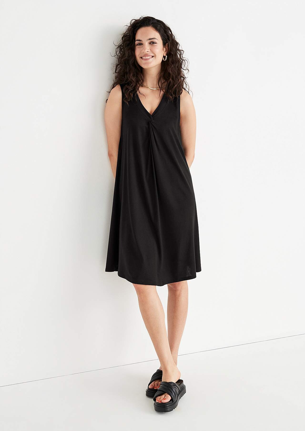 Mouwloze jerseyjurk met een v-hals