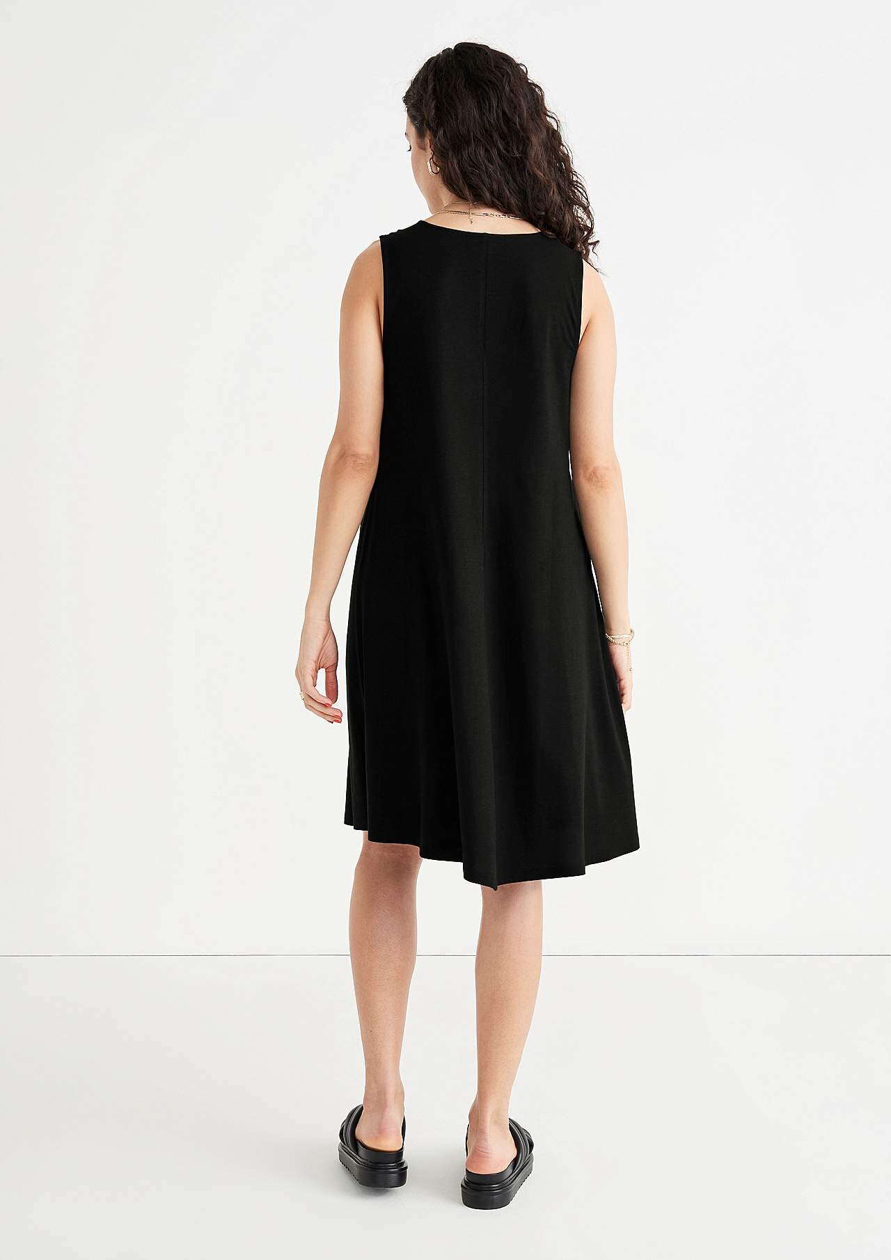 Mouwloze jerseyjurk met een v-hals