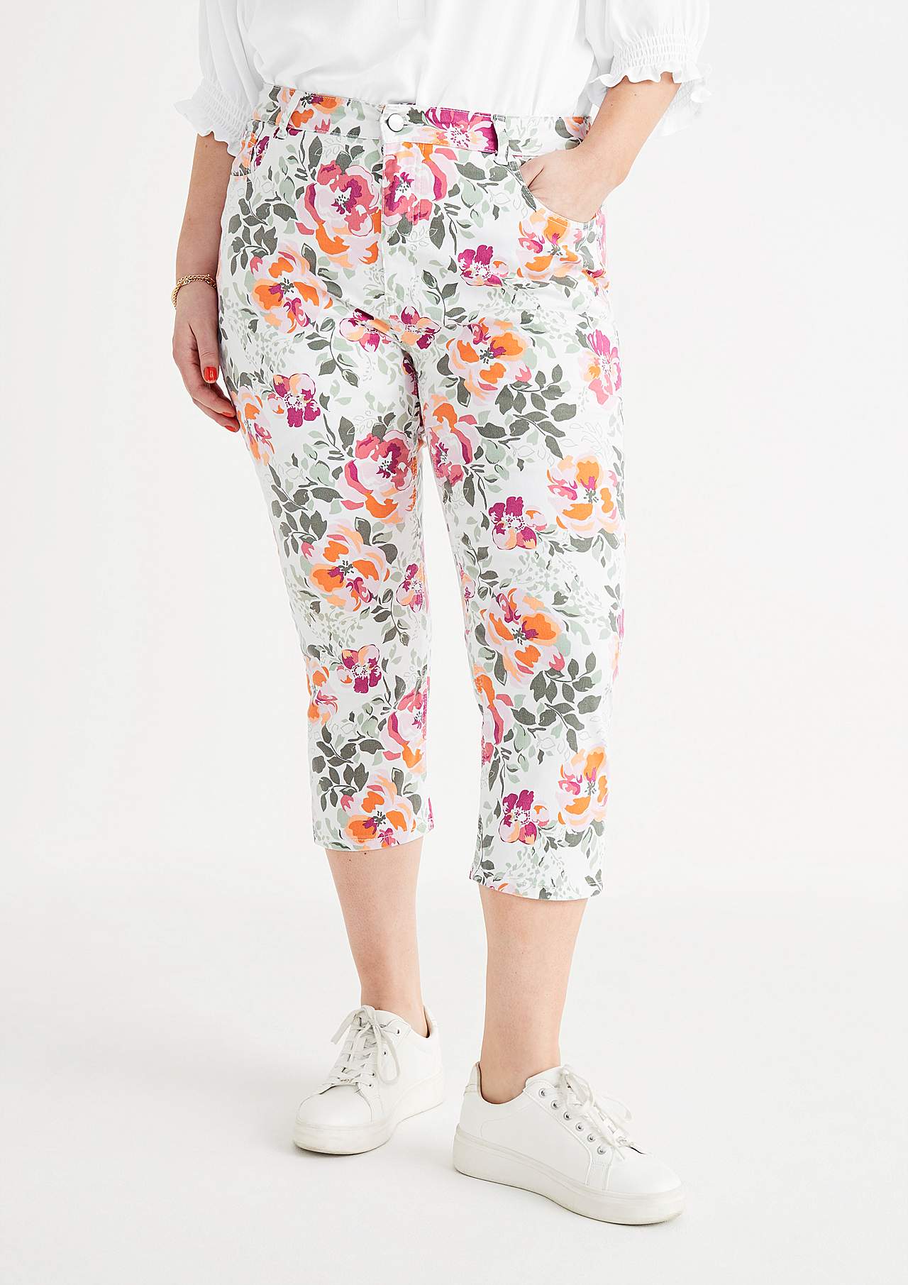 Capribroek met een bloemenpatroon