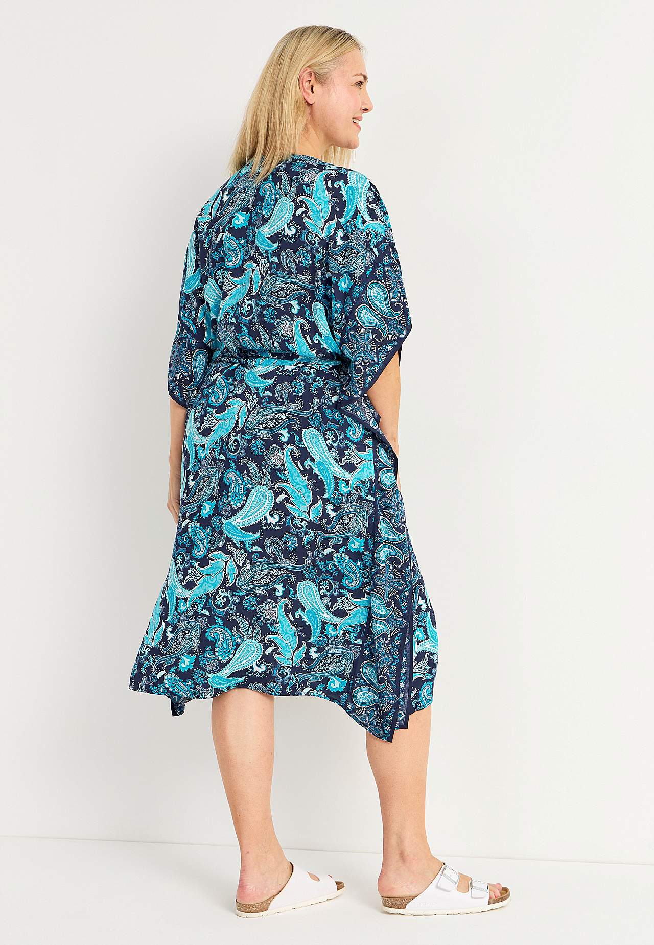 Strandkaftan met riem stropdas en een paisleypatroon