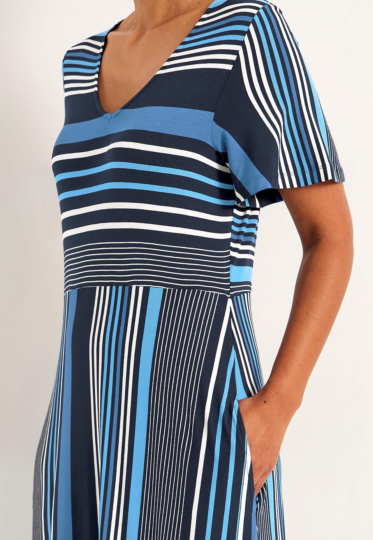 Gestreepte viscose jurk