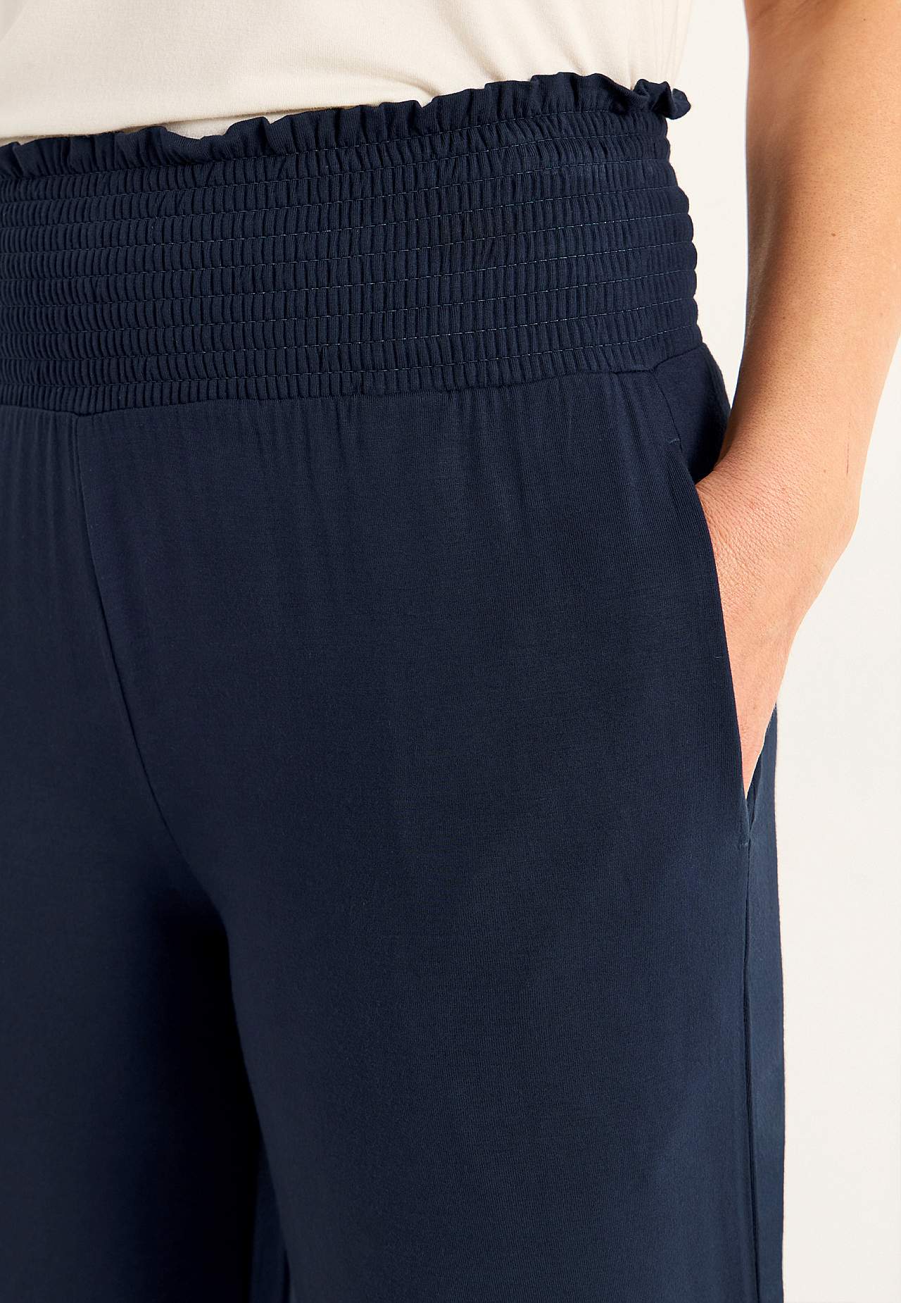 Zachte jersey broek met gesmockte elastische taille Liv