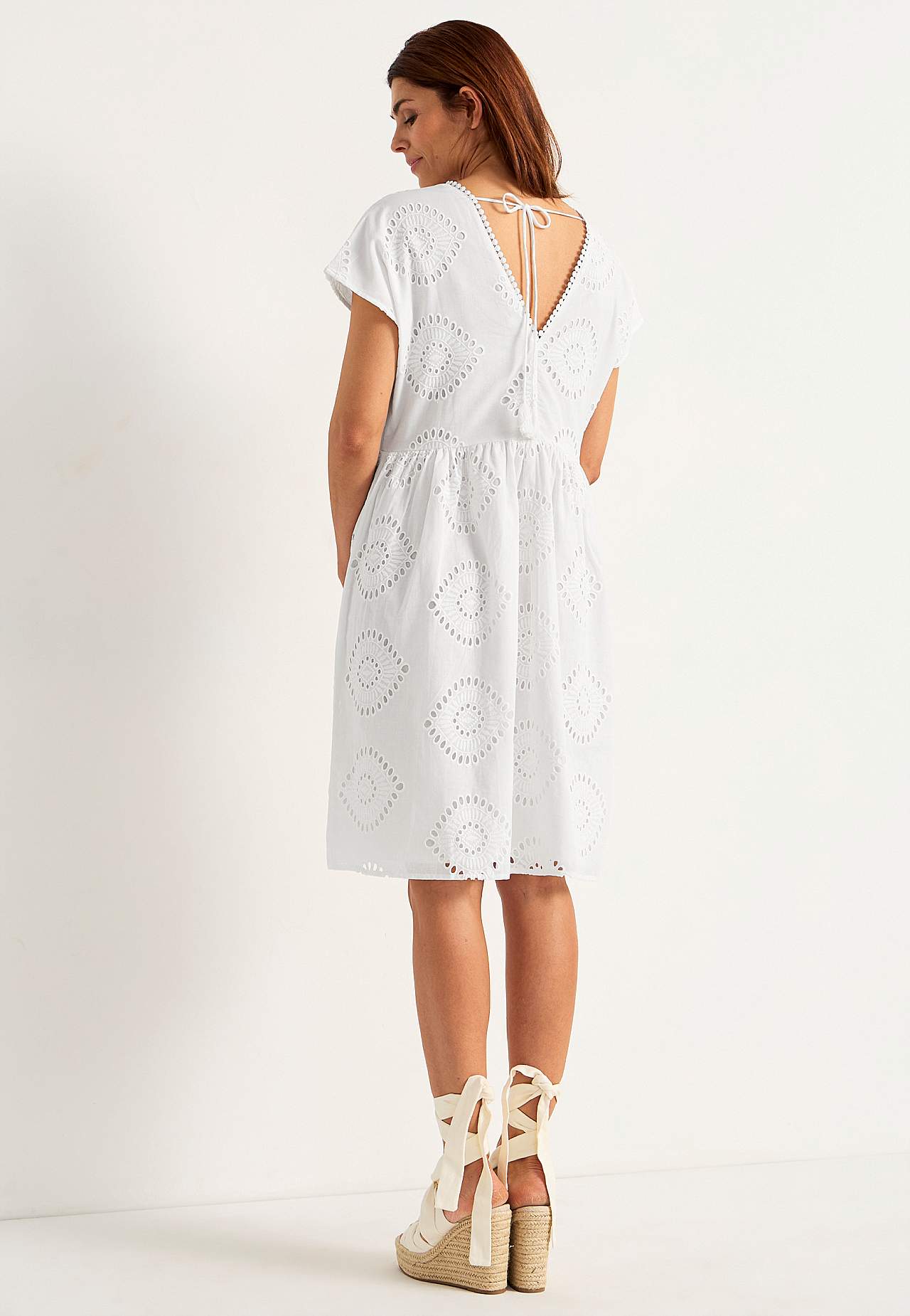 Broderie anglaise jurktuniek