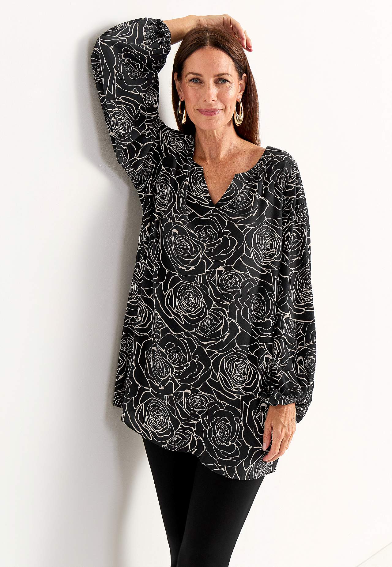 Bloes van viscose met een bloemenpatroon