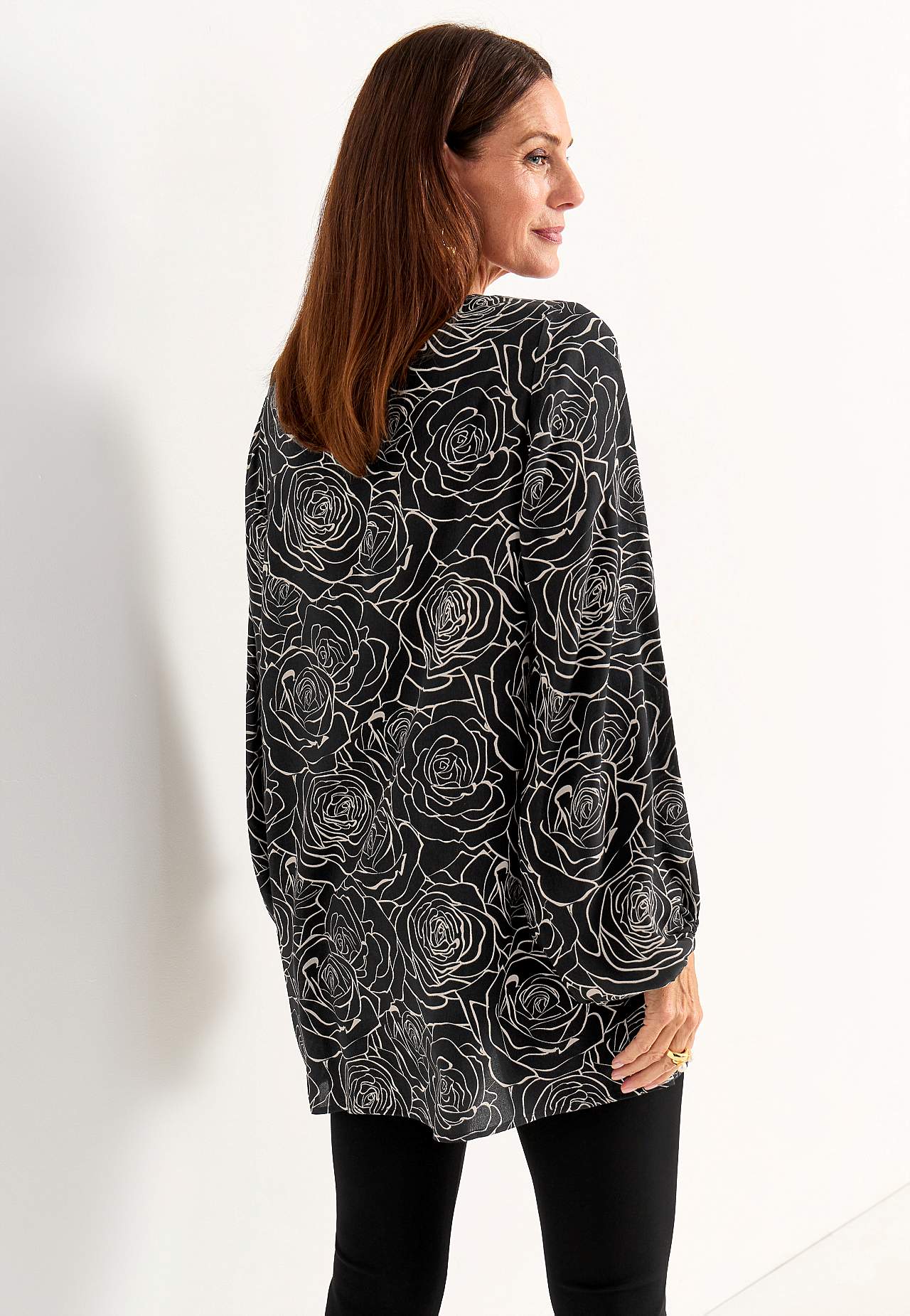 Bloes van viscose met een bloemenpatroon