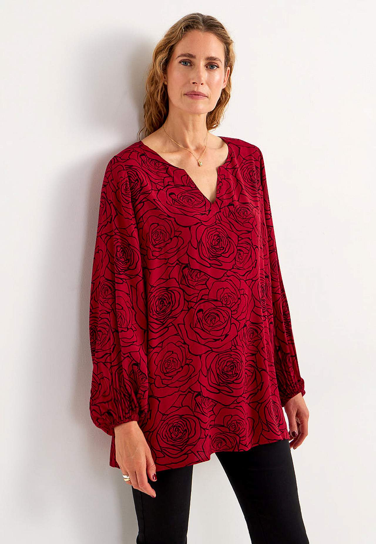 Bloes van viscose met een bloemenpatroon