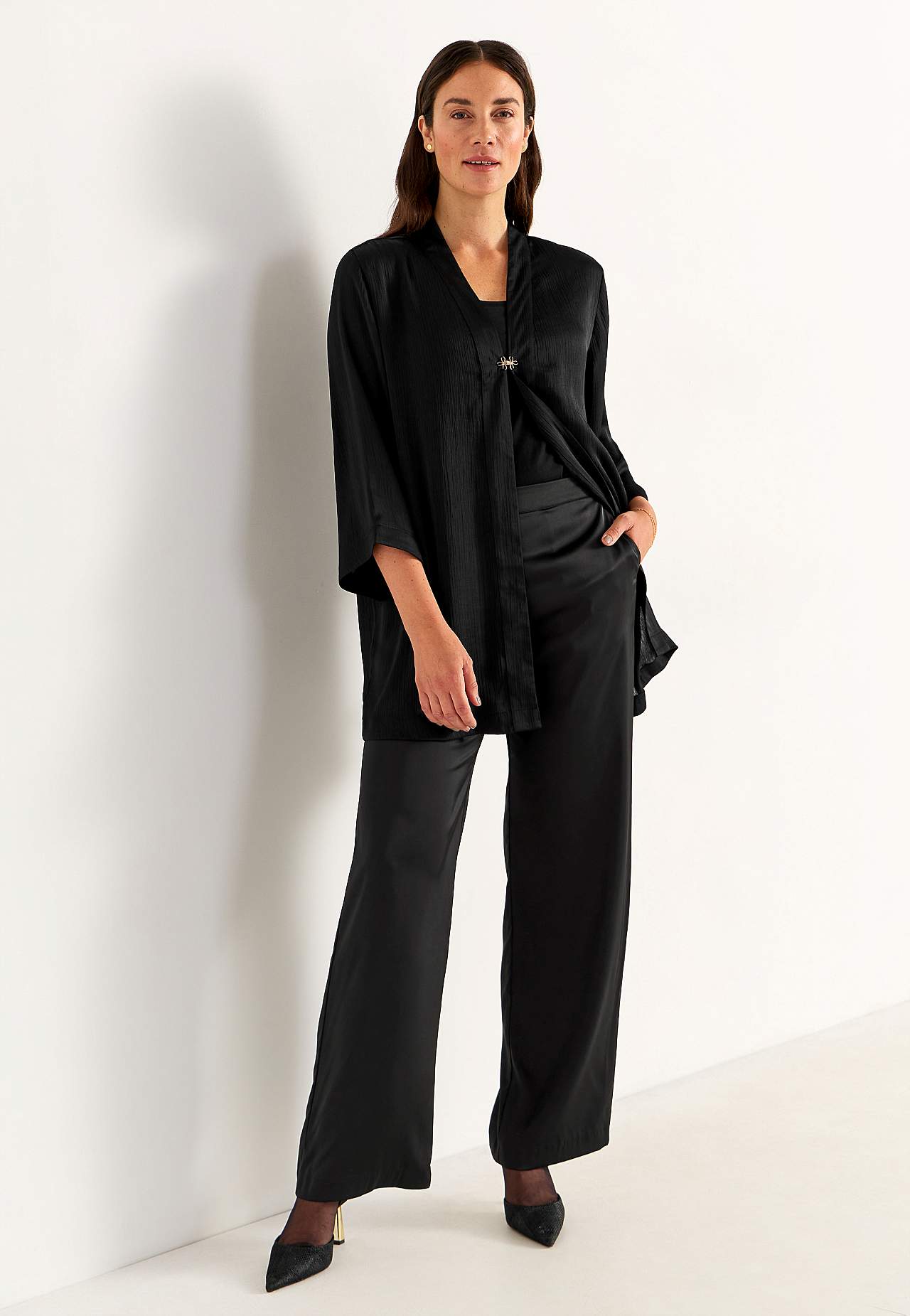 Open feesttuniek met gouden gesp