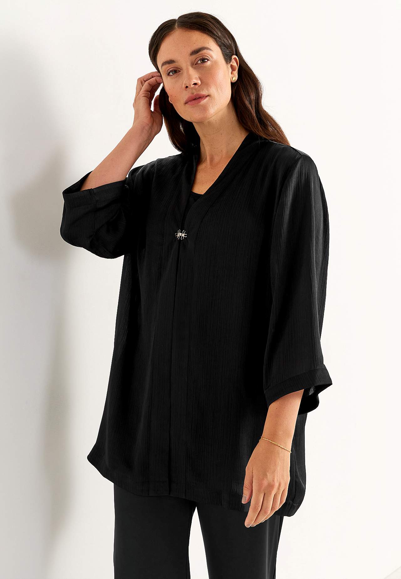 Open feesttuniek met gouden gesp