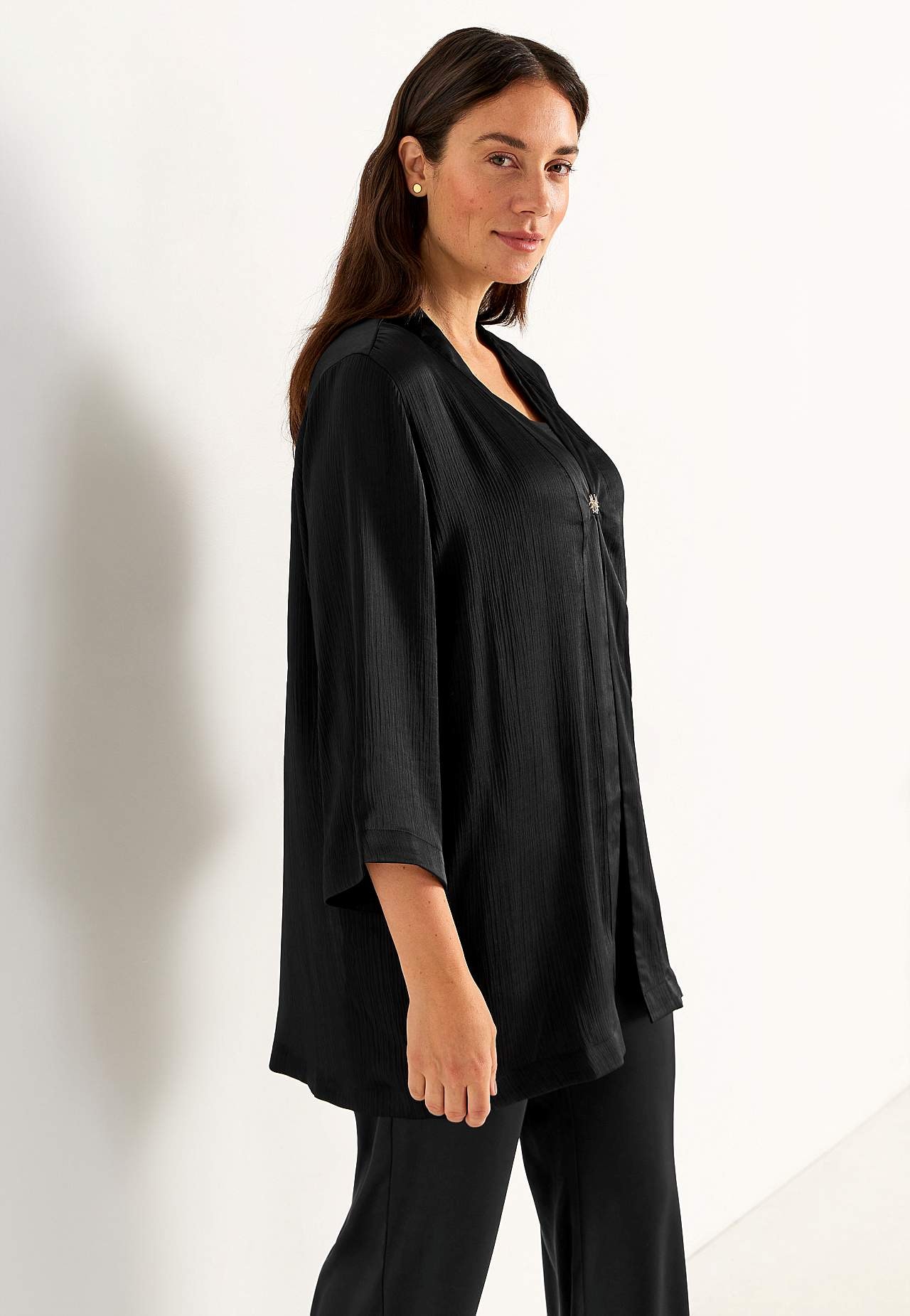 Open feesttuniek met gouden gesp