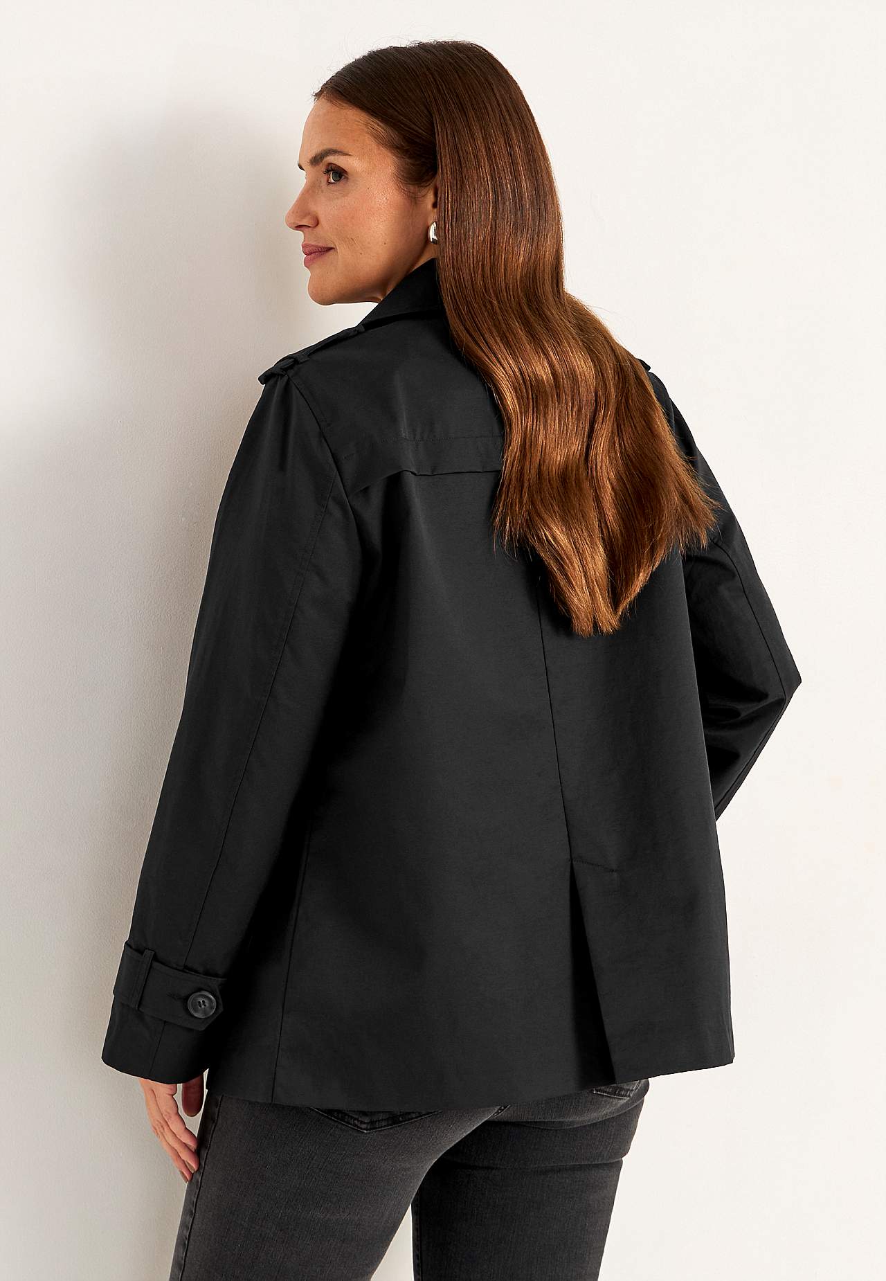 Dubbel-borstige en korte trenchcoat