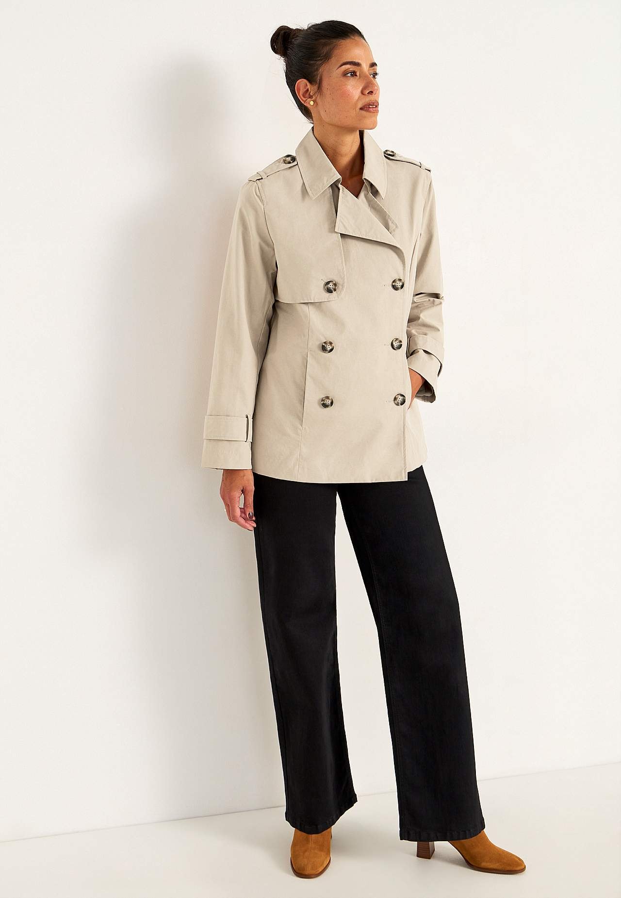 Dubbel-borstige en korte trenchcoat