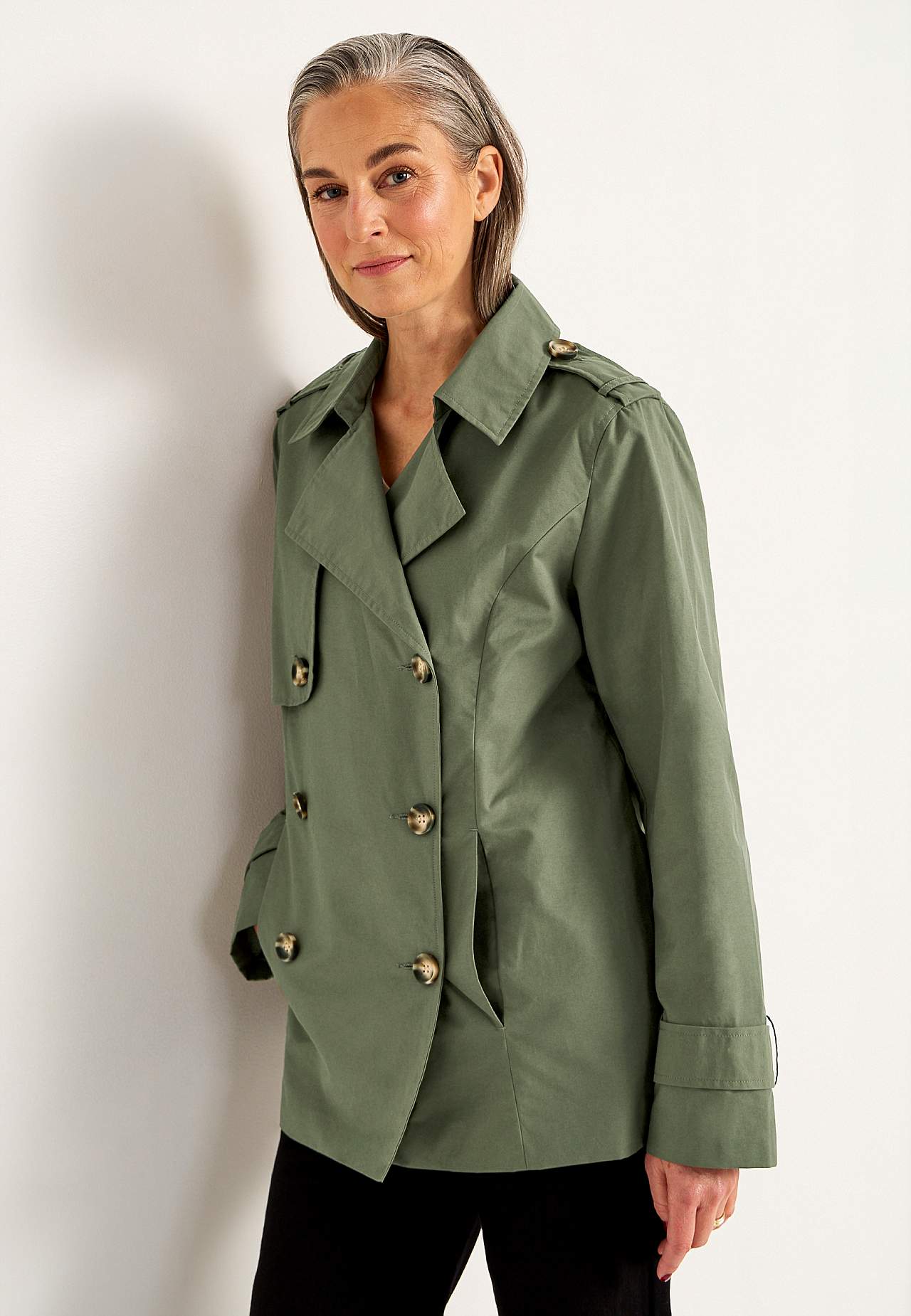 Dubbel-borstige en korte trenchcoat