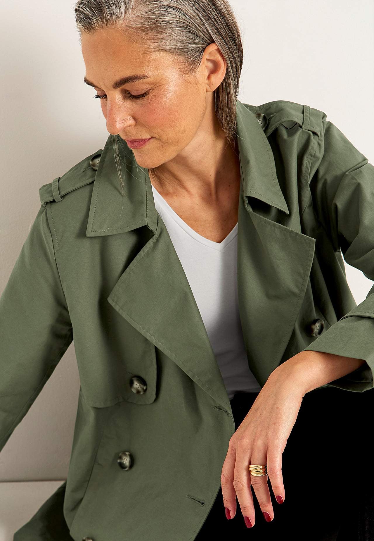 Dubbel-borstige en korte trenchcoat