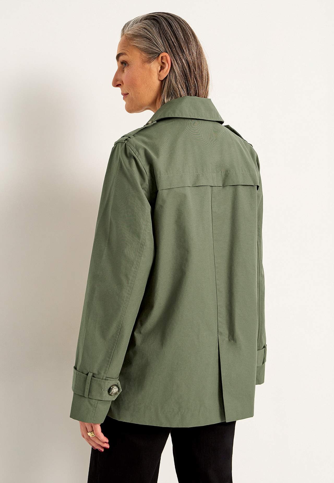 Dubbel-borstige en korte trenchcoat