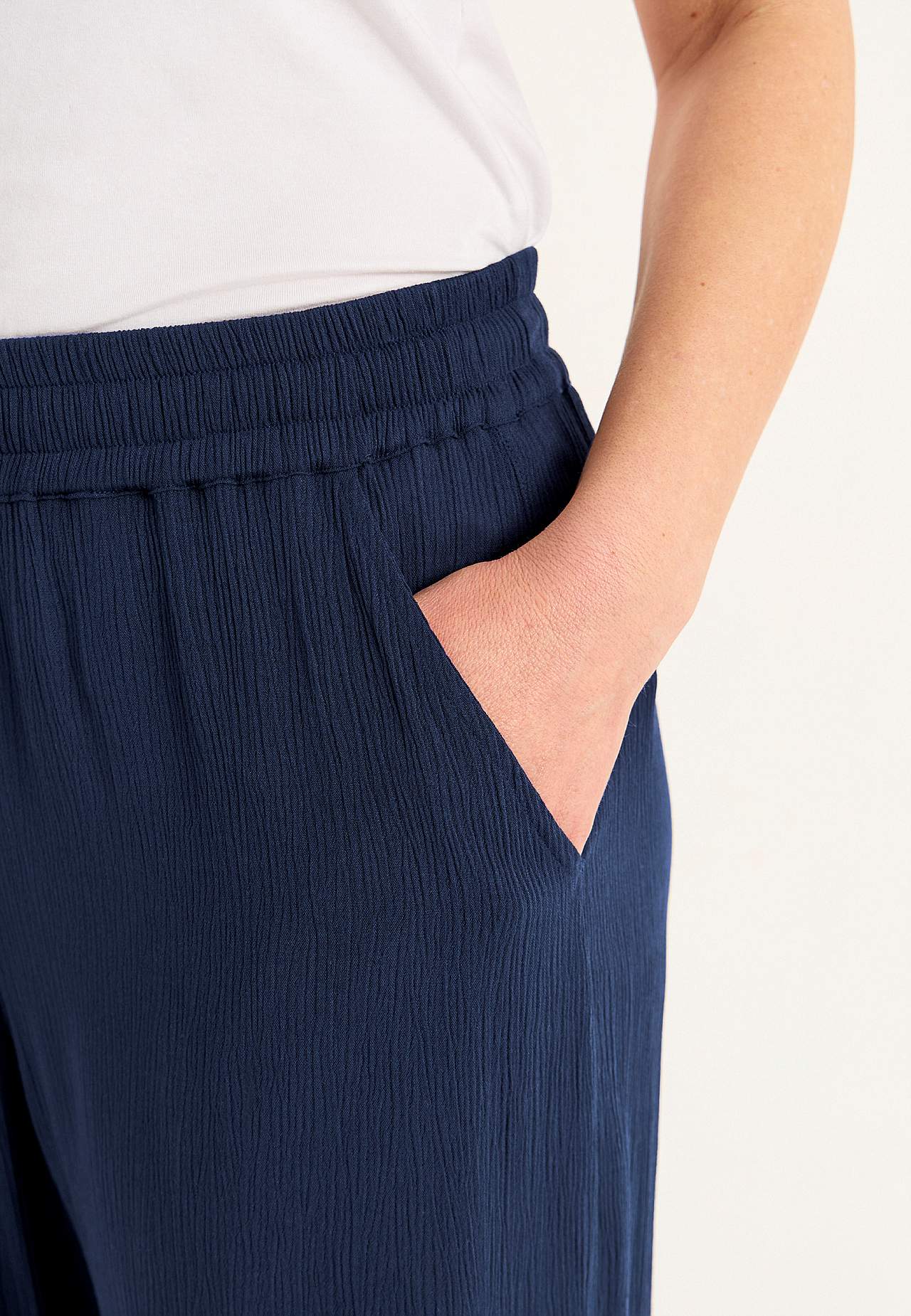 Broek van viscose-crêpe