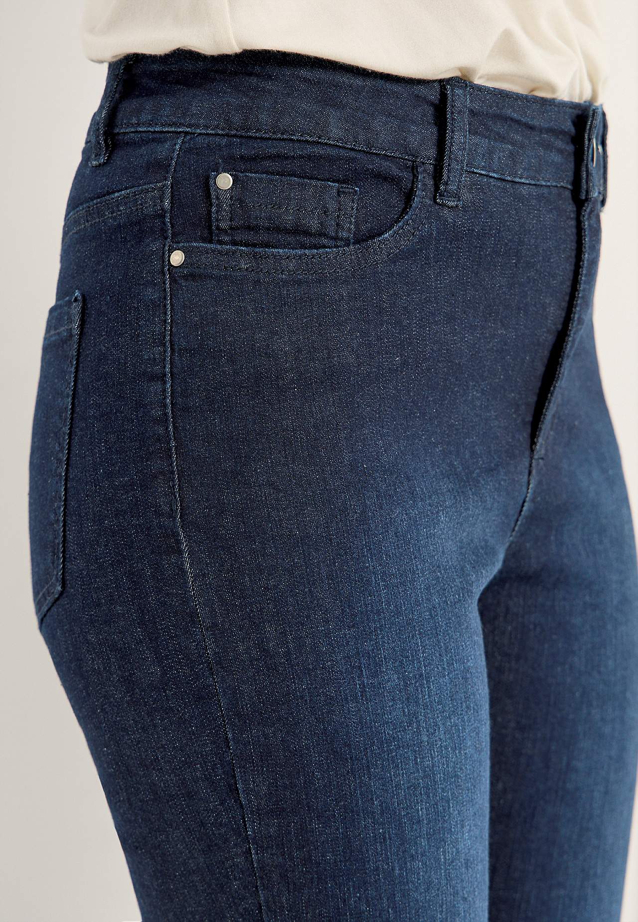 Cropped jeans met vijf zakken ontwerp