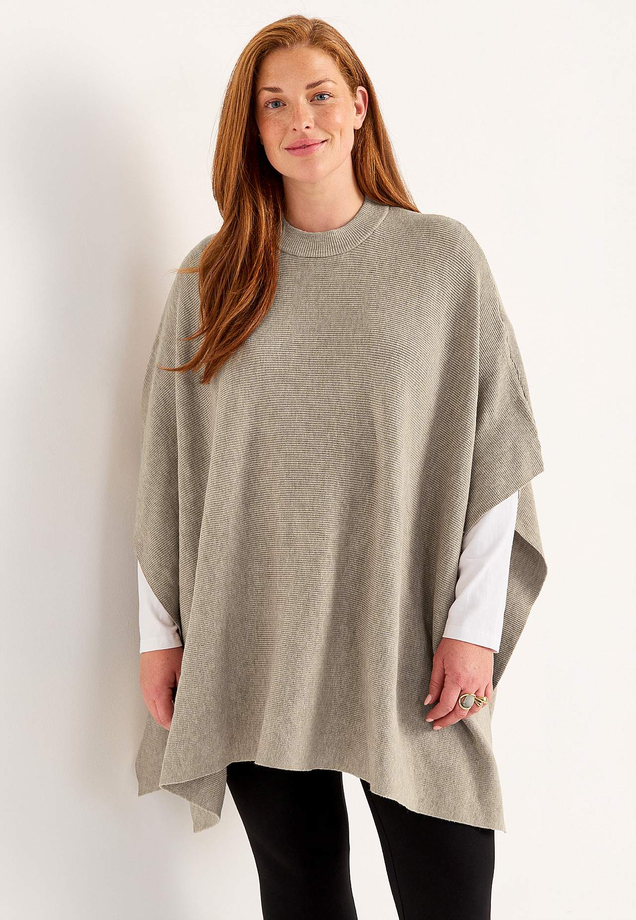 Fijn gebreide poncho