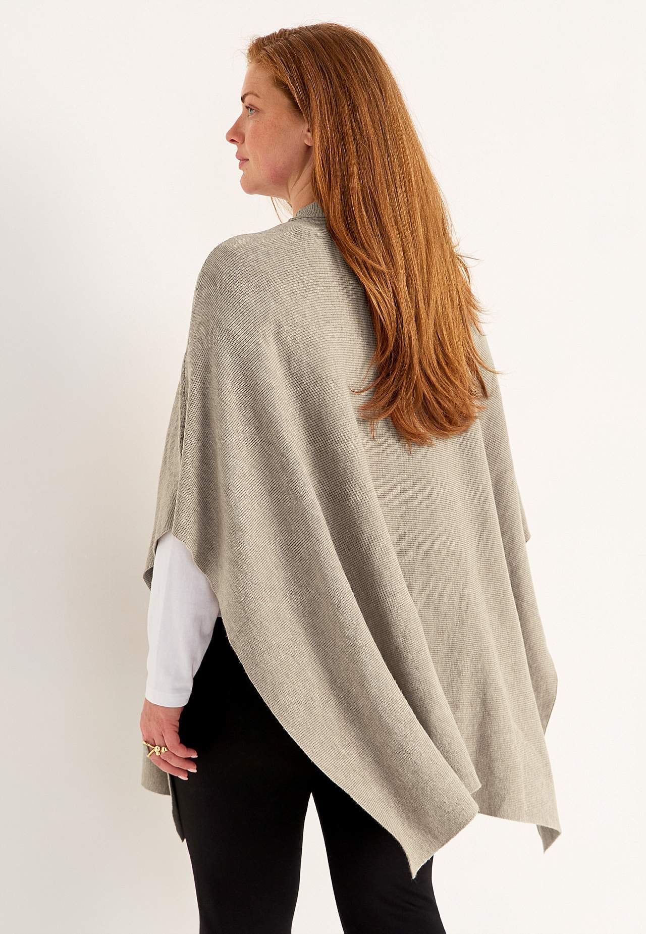Fijn gebreide poncho