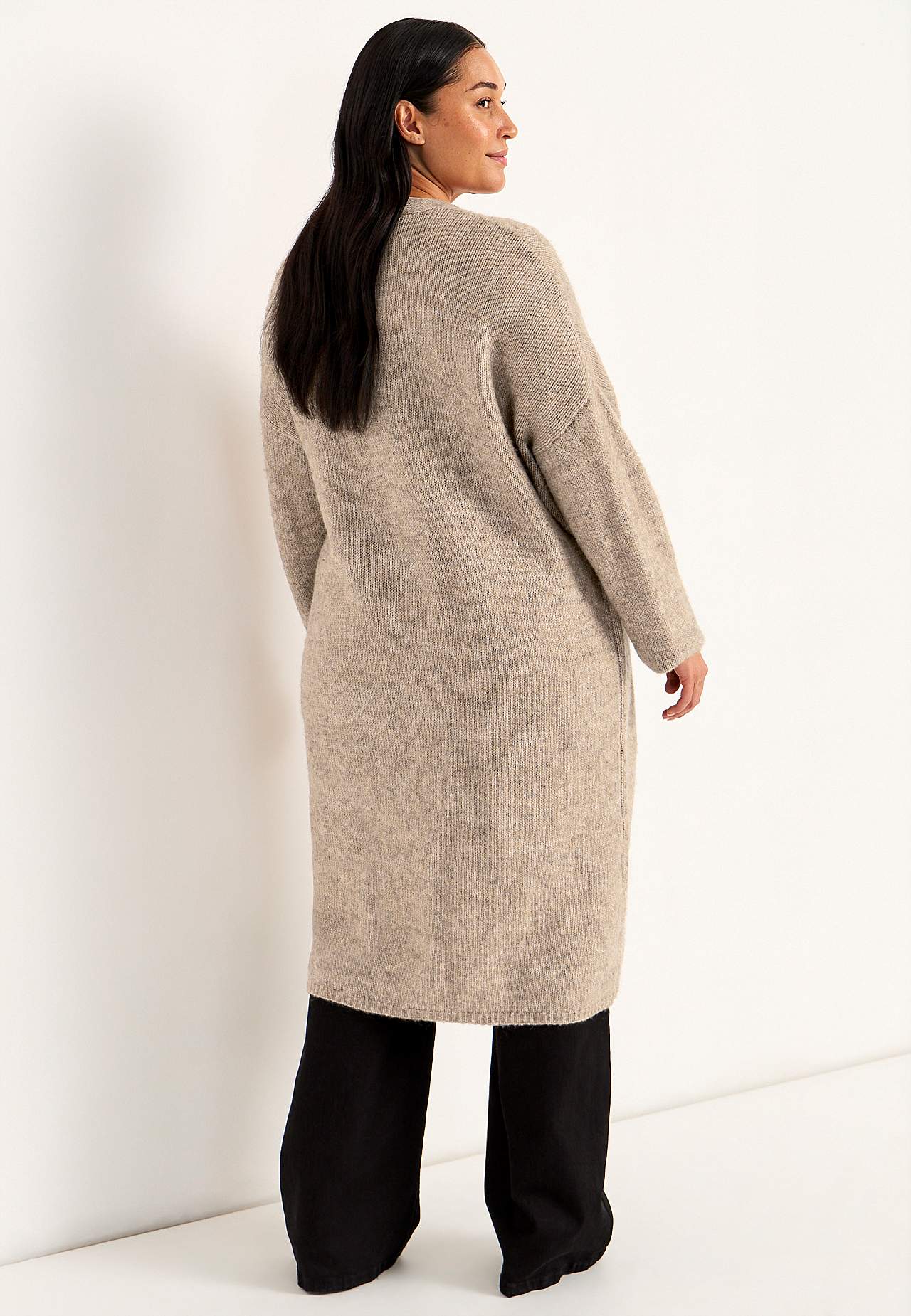 Gebreide en lange cardigan