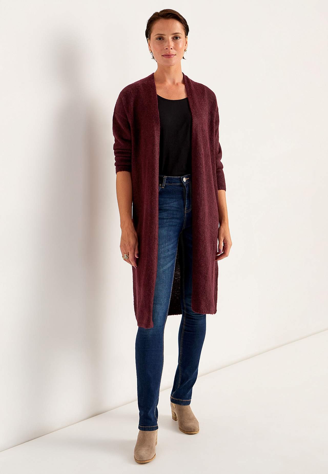 Gebreide en lange cardigan