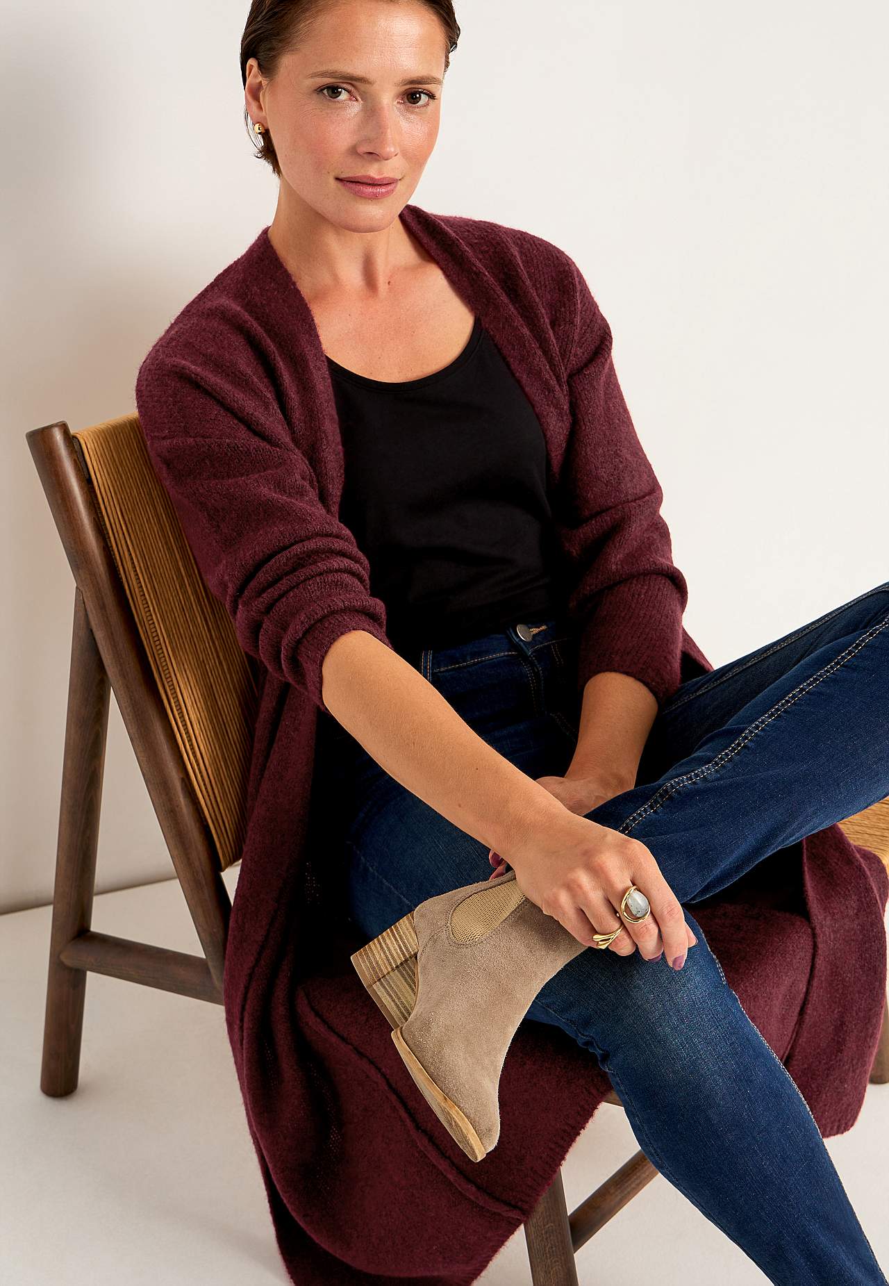 Gebreide en lange cardigan