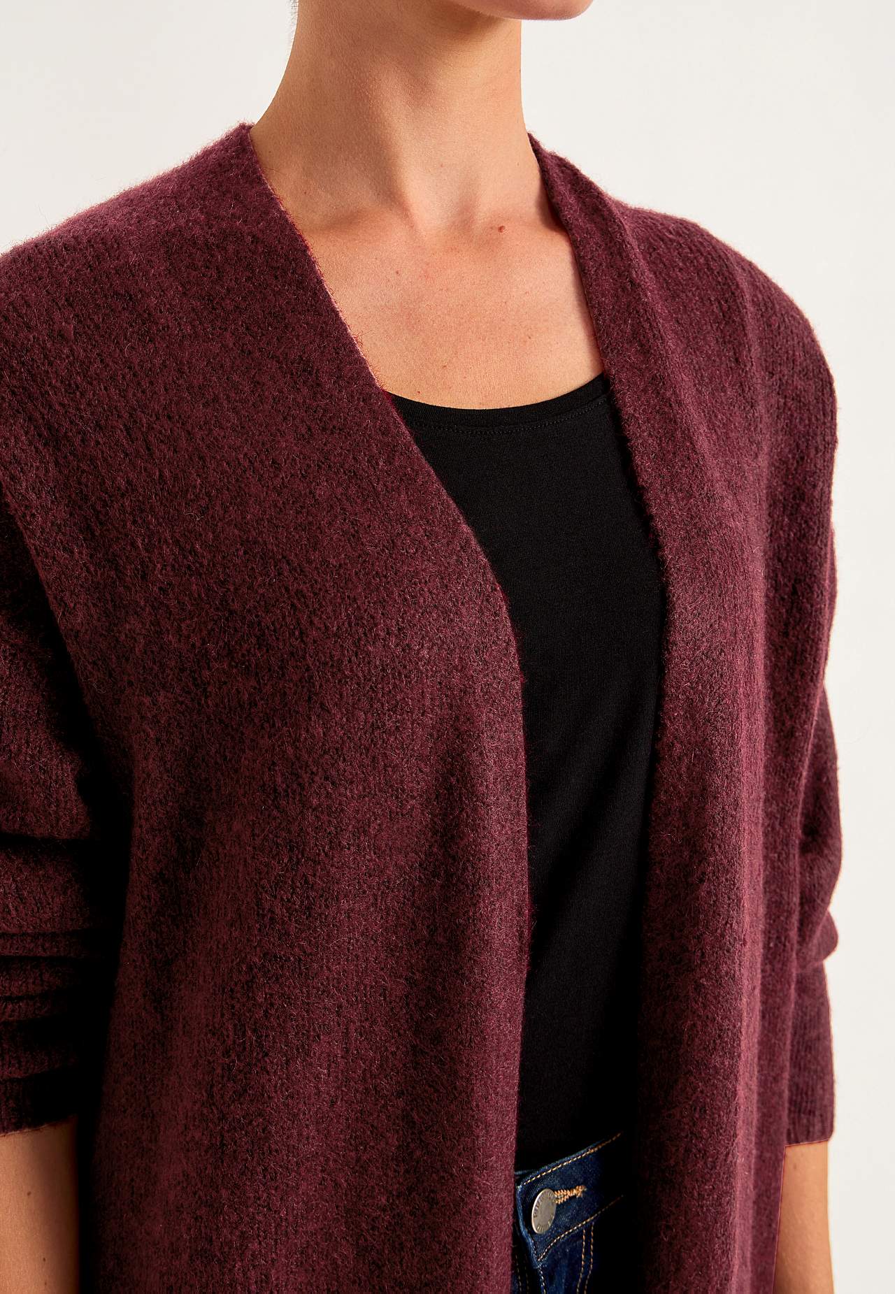 Gebreide en lange cardigan