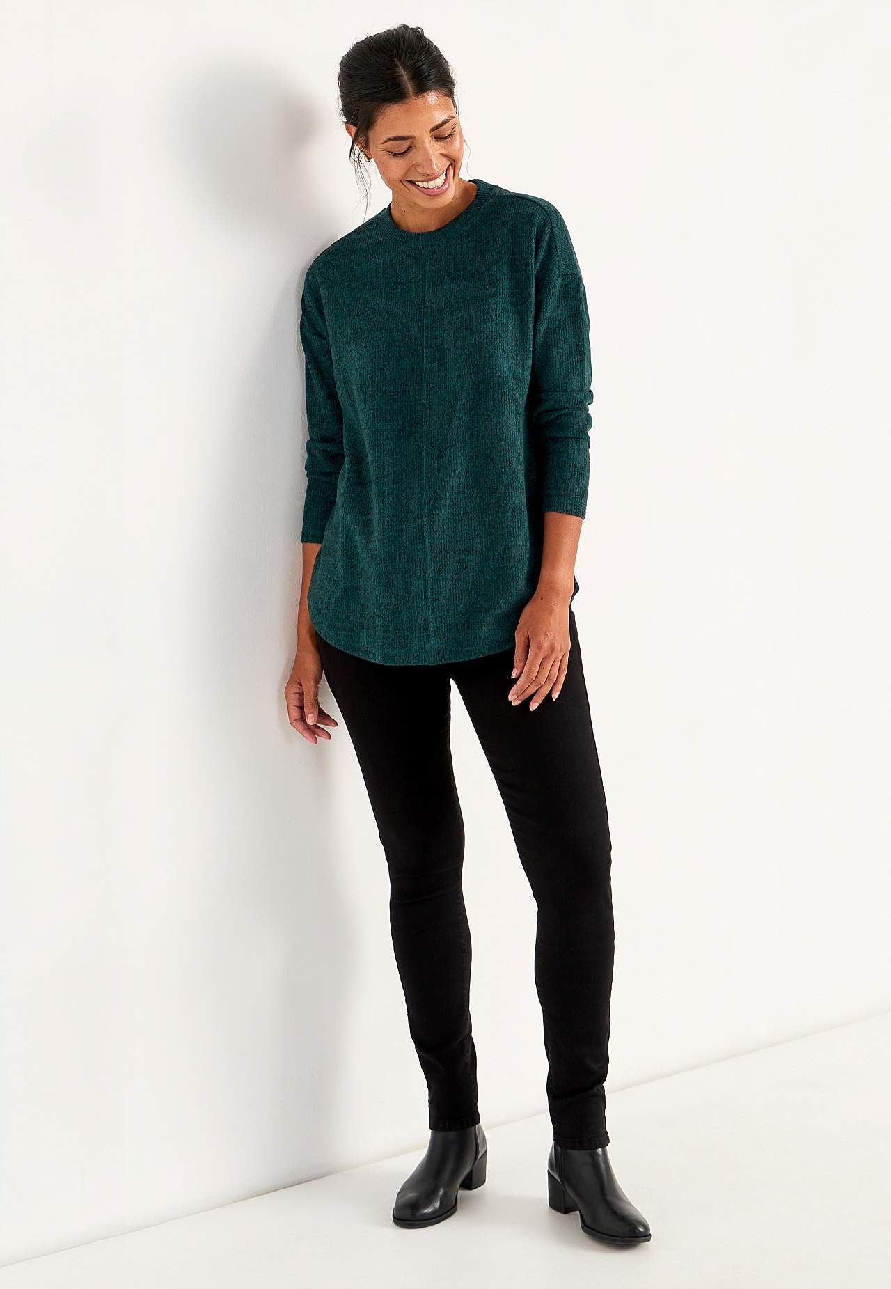 Super zachte trui met decoratieve middennaad Beata