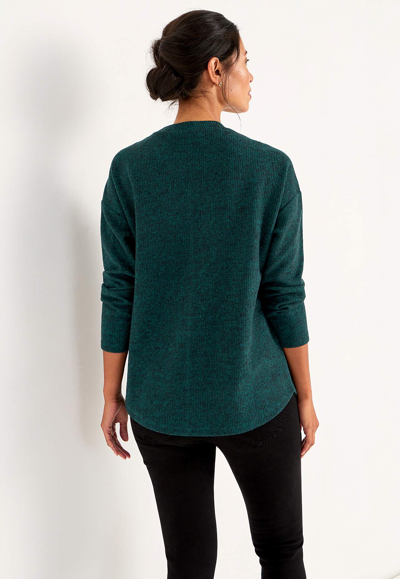 Super zachte trui met decoratieve middennaad Beata